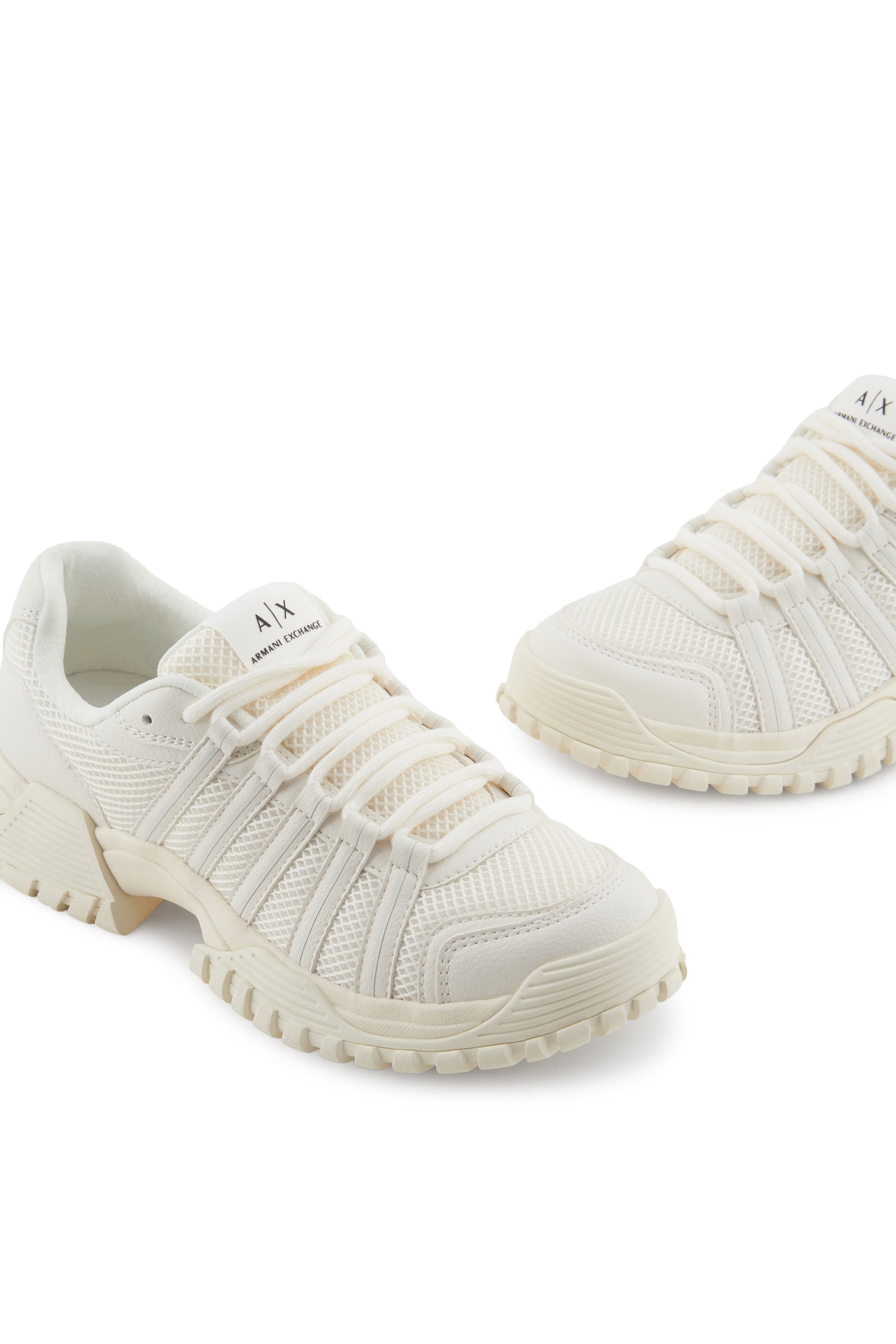 سنيكرز ليو بأربطة