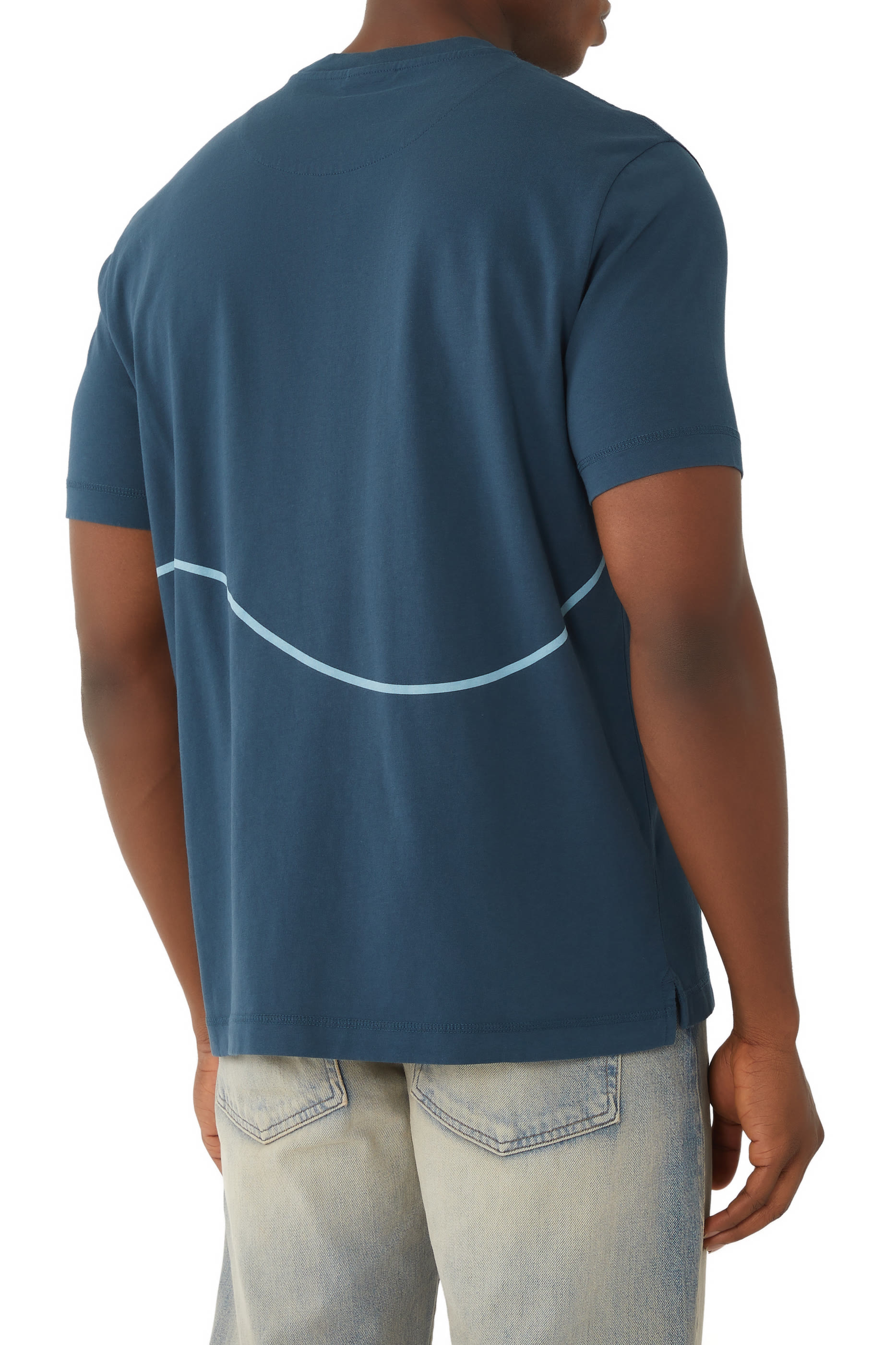 تيشيرت بطبعة هابي مموجة