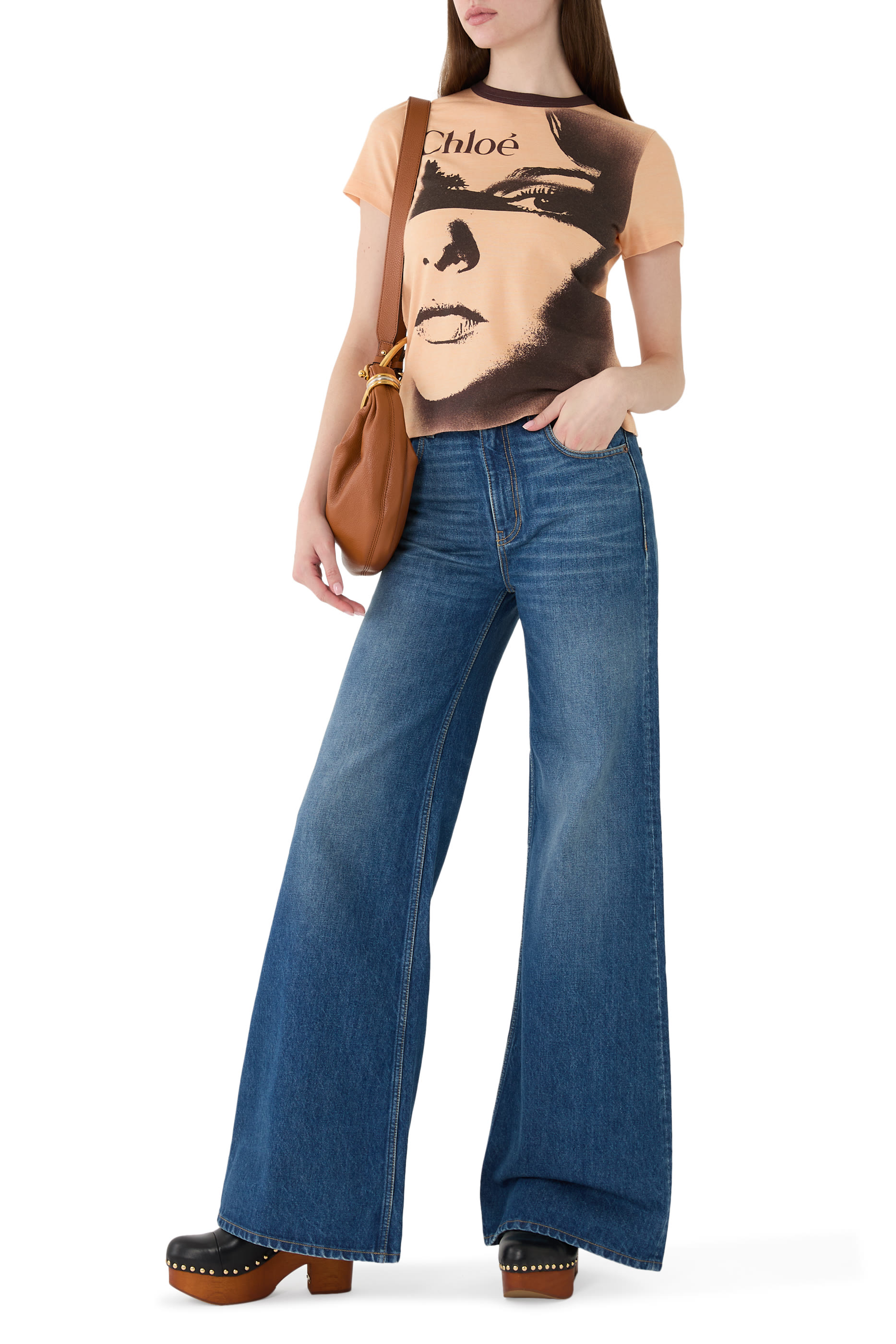 تيشيرت بنقشة غرافيكية بشعار الماركة