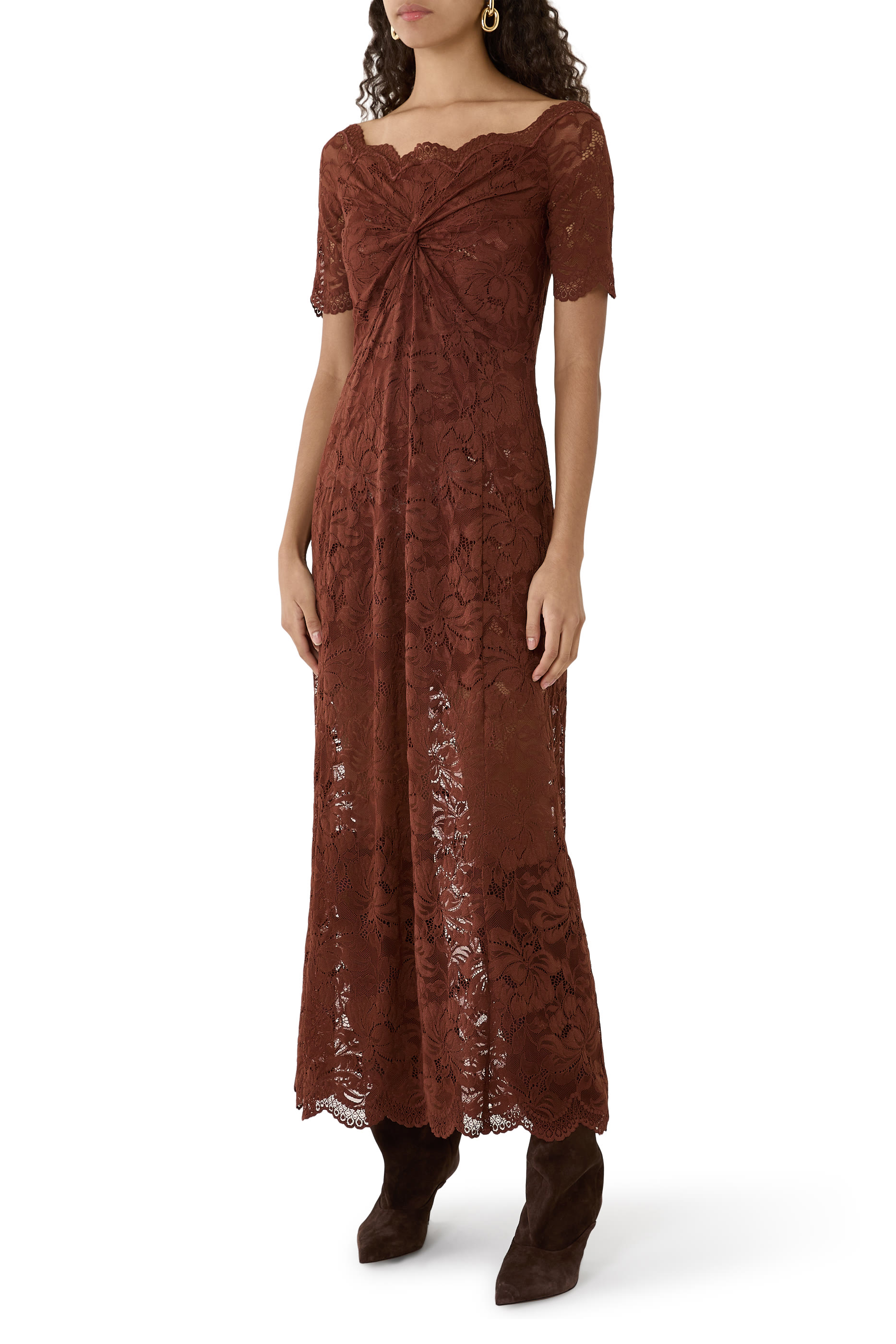 فستان طويل دانتيل