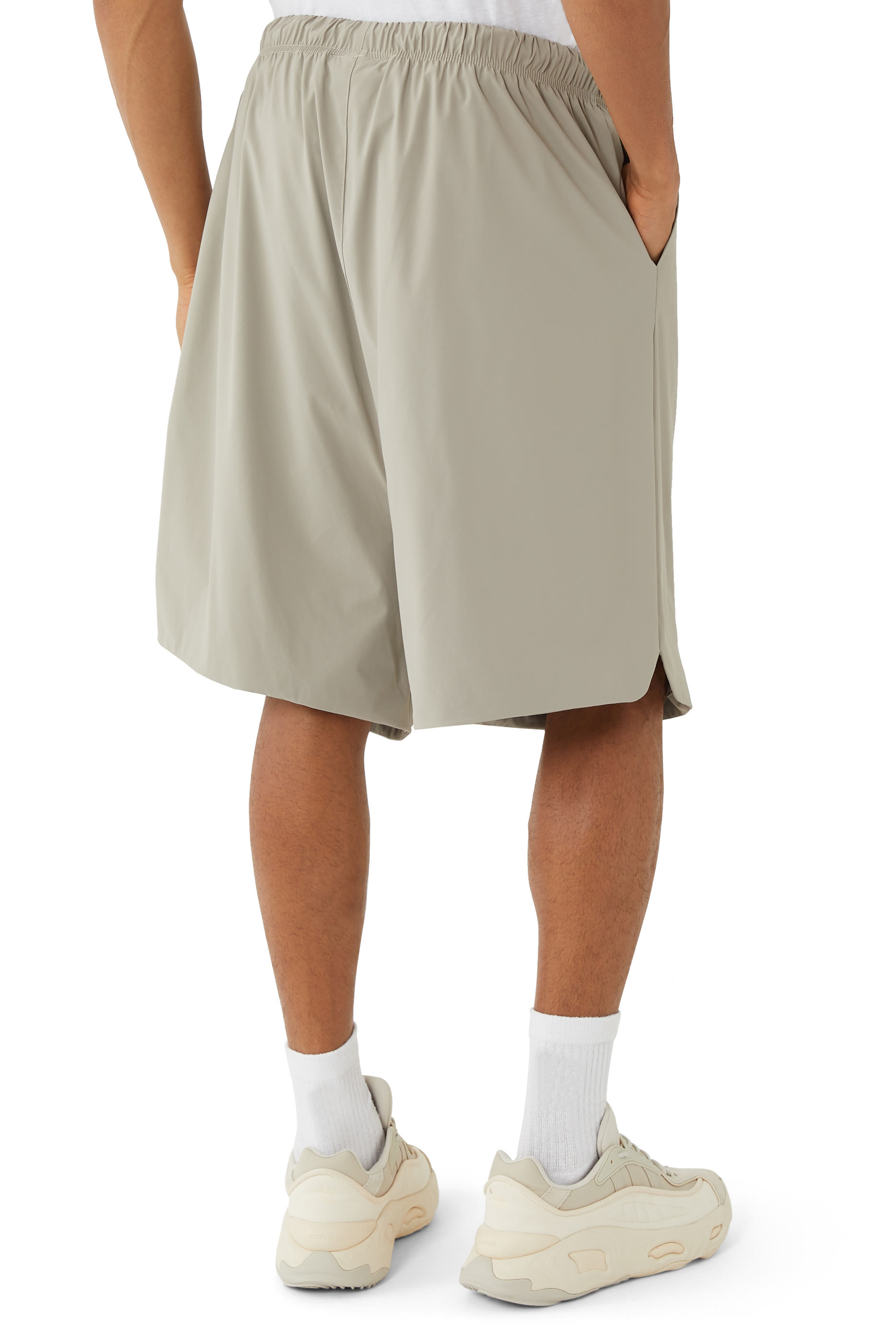 شورت مريح بشعار الماركة