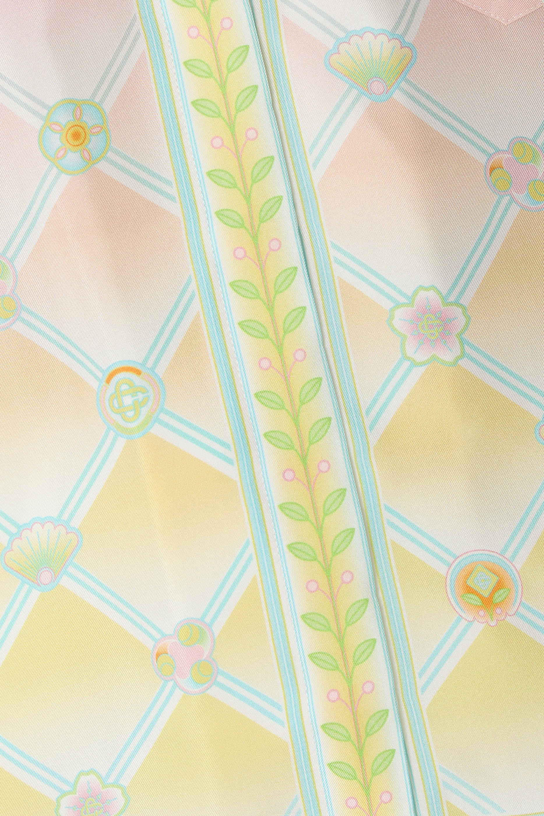 قميص بأكمام قصيرة ونقشة كاندي ايكونز