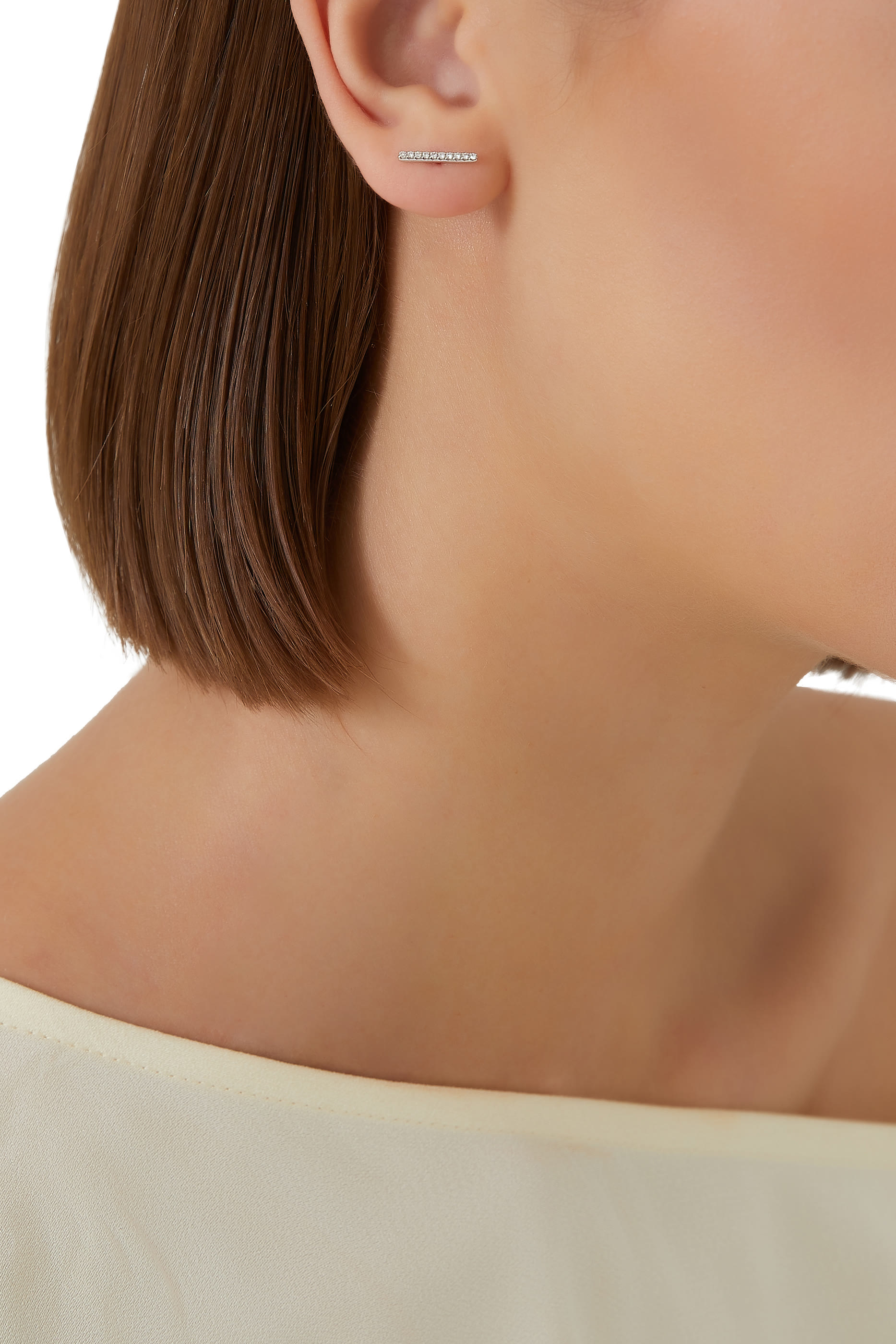 قرط واحد بتصميم عمود مرصع بالماس ذهب أبيض عيار 18