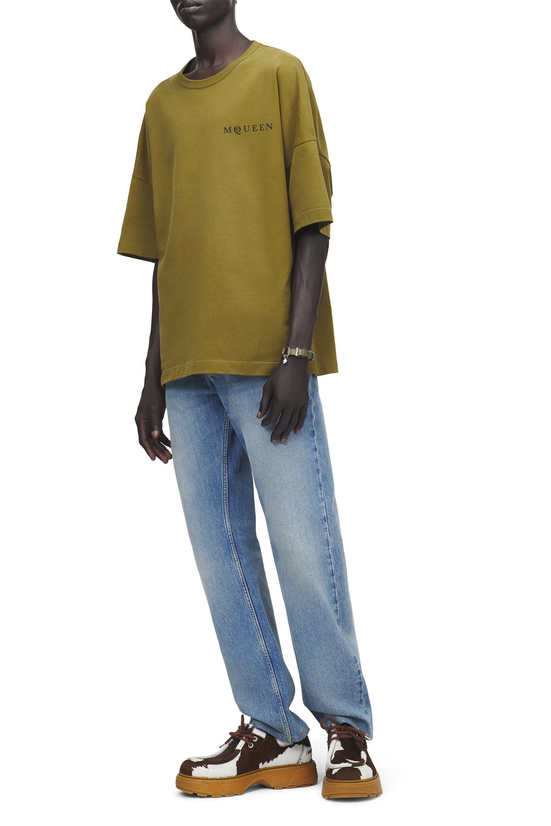 تيشيرت بقصة فضفاضة