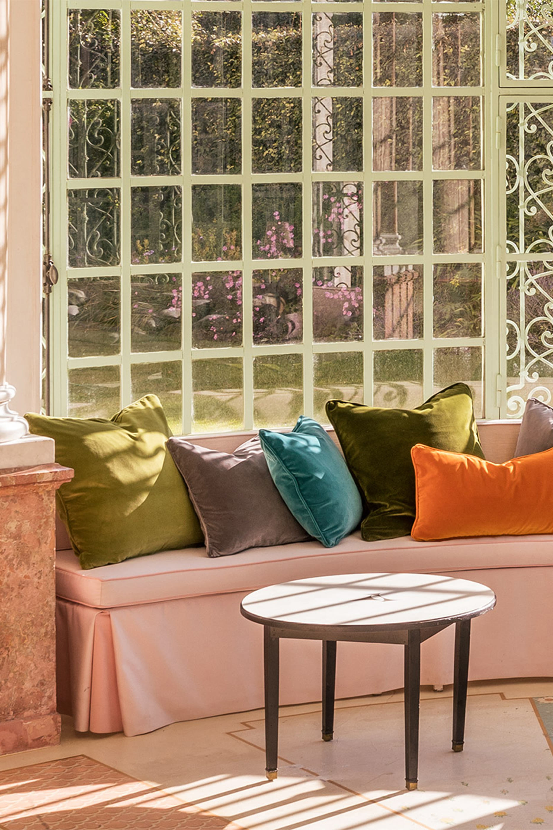 وسادة ديفان قطيفة