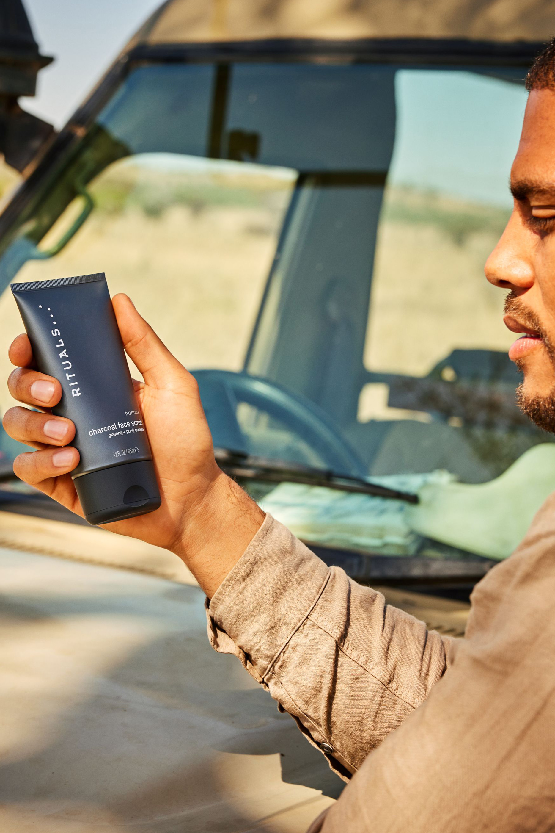 مقشر وجه بالفحم للرجال