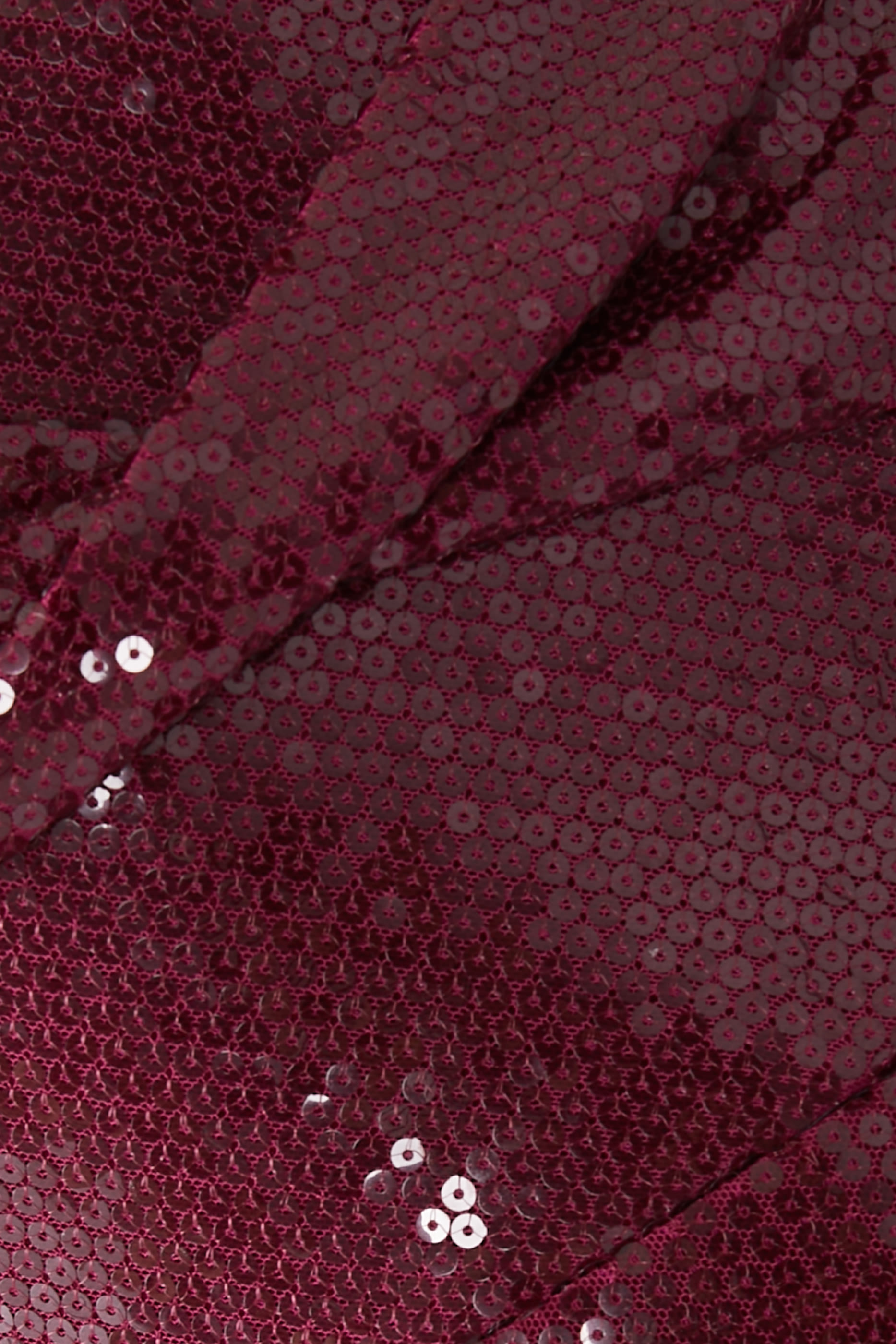 فستان سهرة بتصميم مشد بدرابيه وتطريزات بالترتر