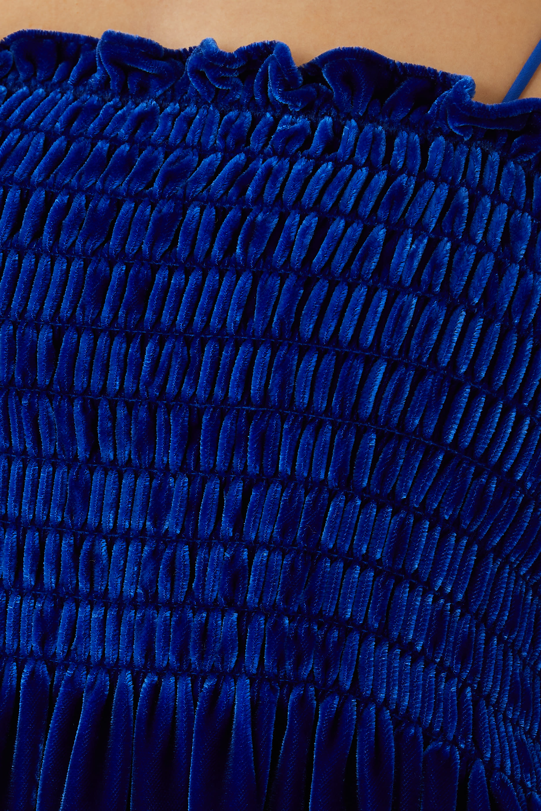 فستان طويل حرير ومخمل