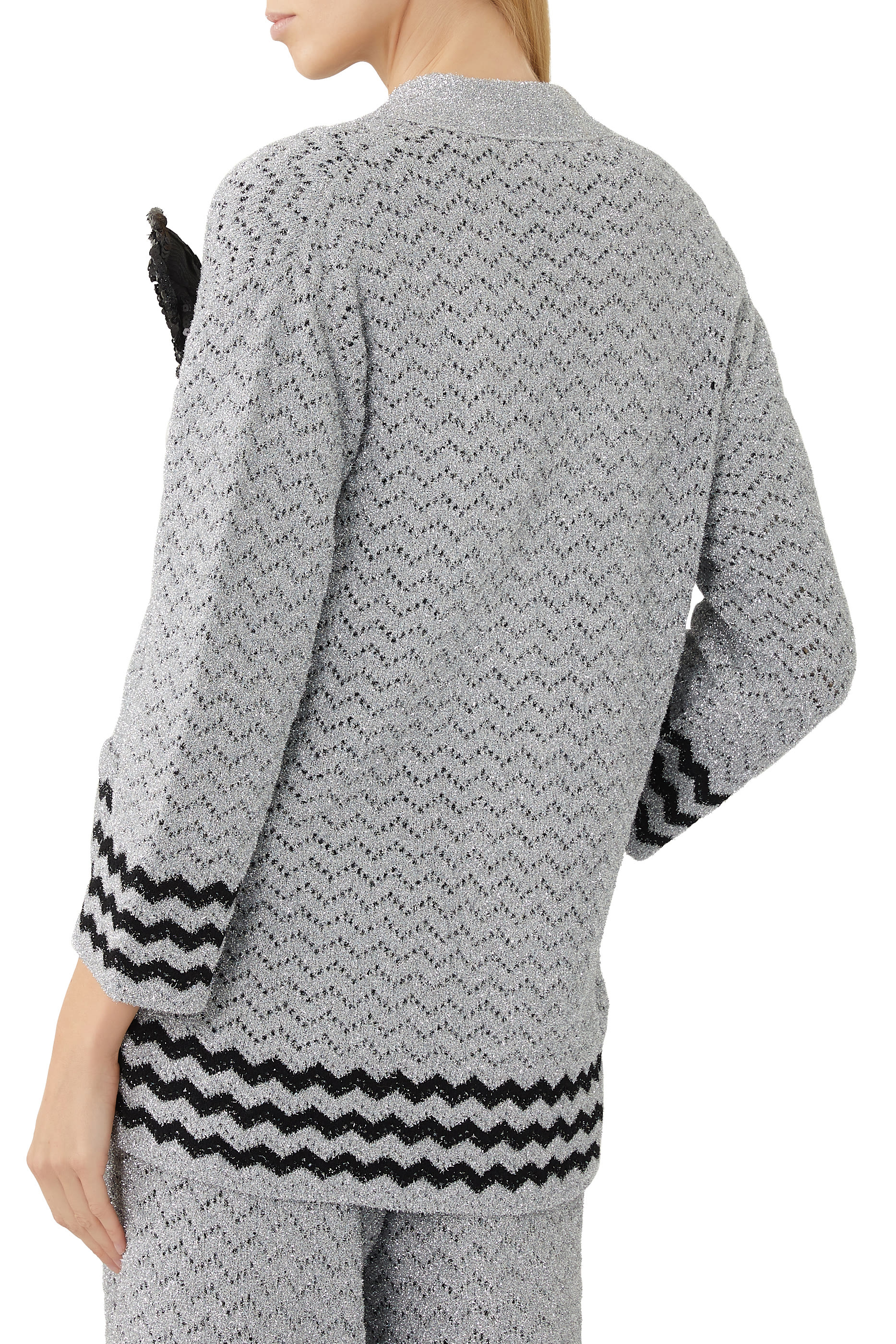 كرديغان لوريكس مزين بزهرة بتصميم زيغ زاغ