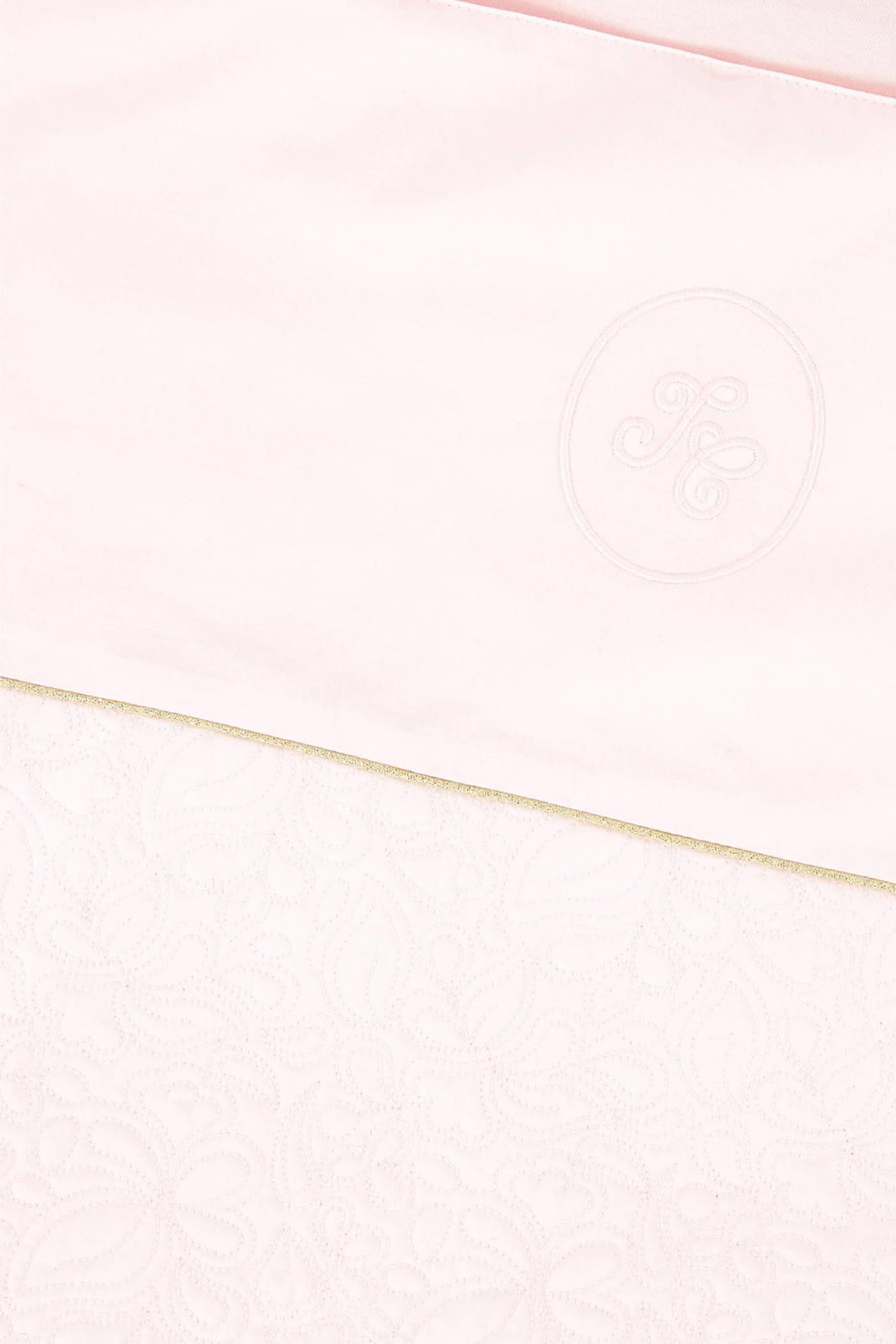 بطانية مطرزة