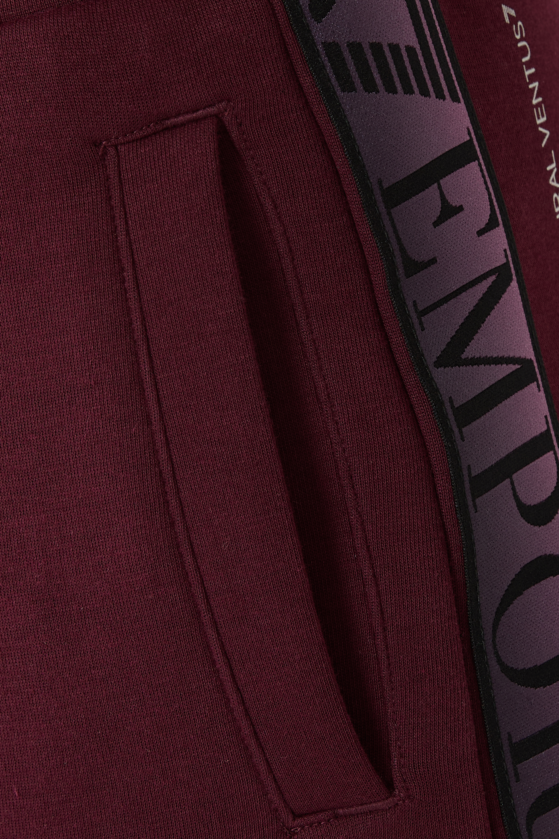 بدلة رياضية دايناميك أثليت