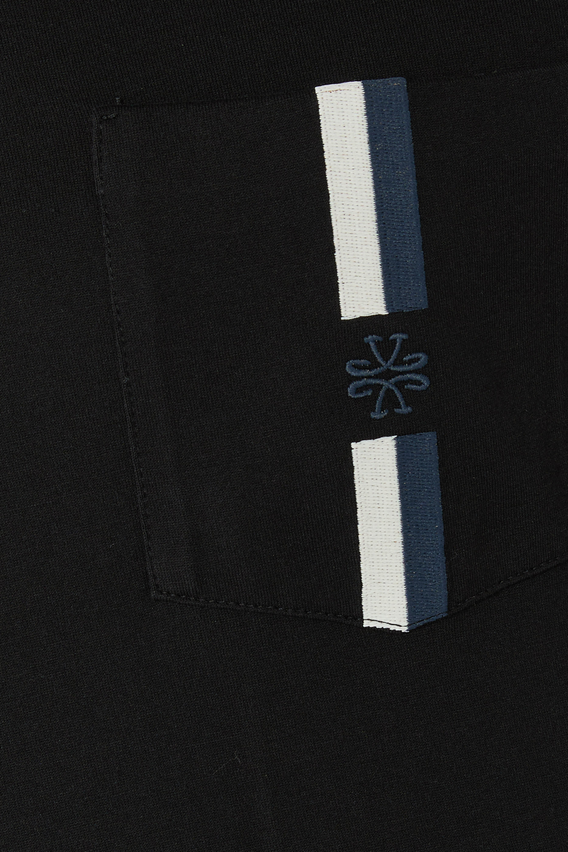 تيشيرت بياقة ضيقة وجيب على الصدر قطن جيرسيه