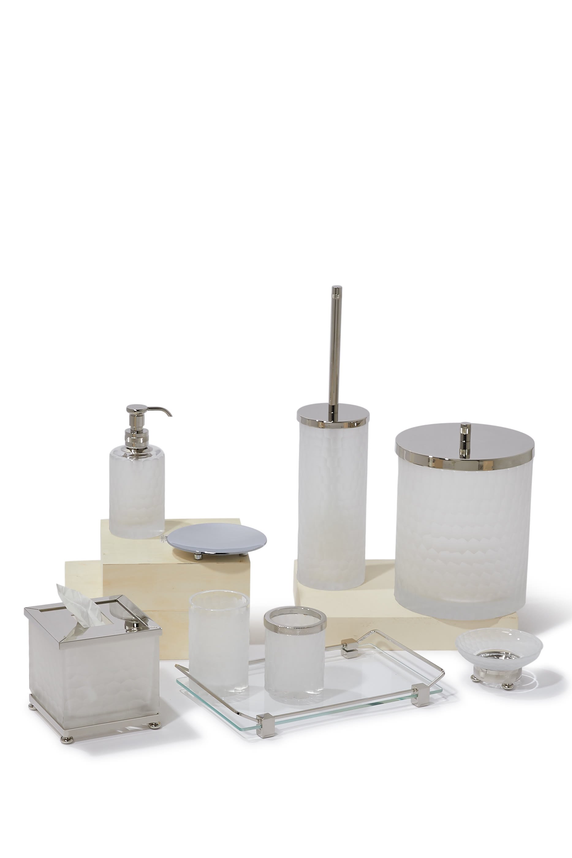 سلة مهملات بتصميم هوني كومب