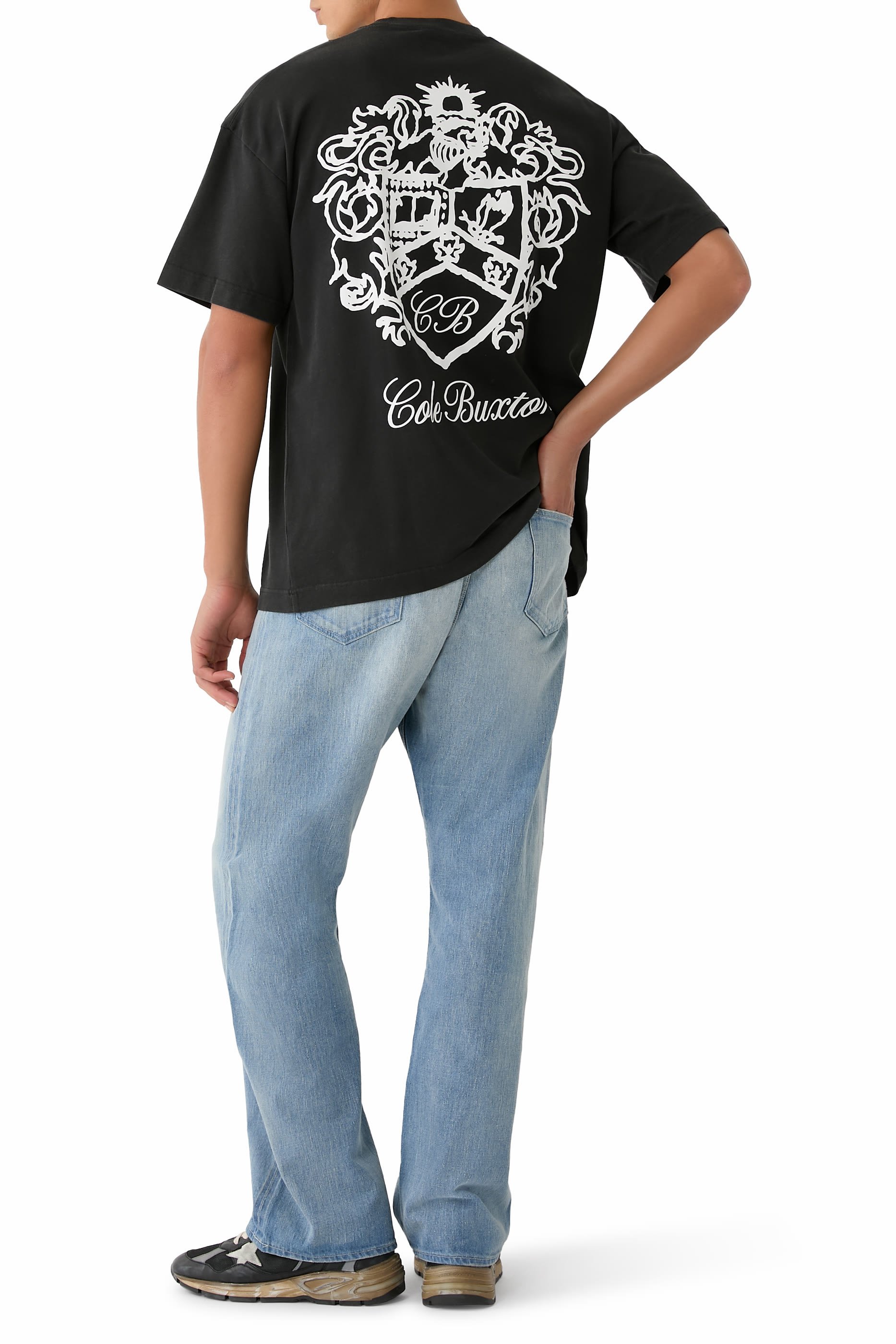 تيشيرت بنقشة شعار الماركة بتصميم جامعي