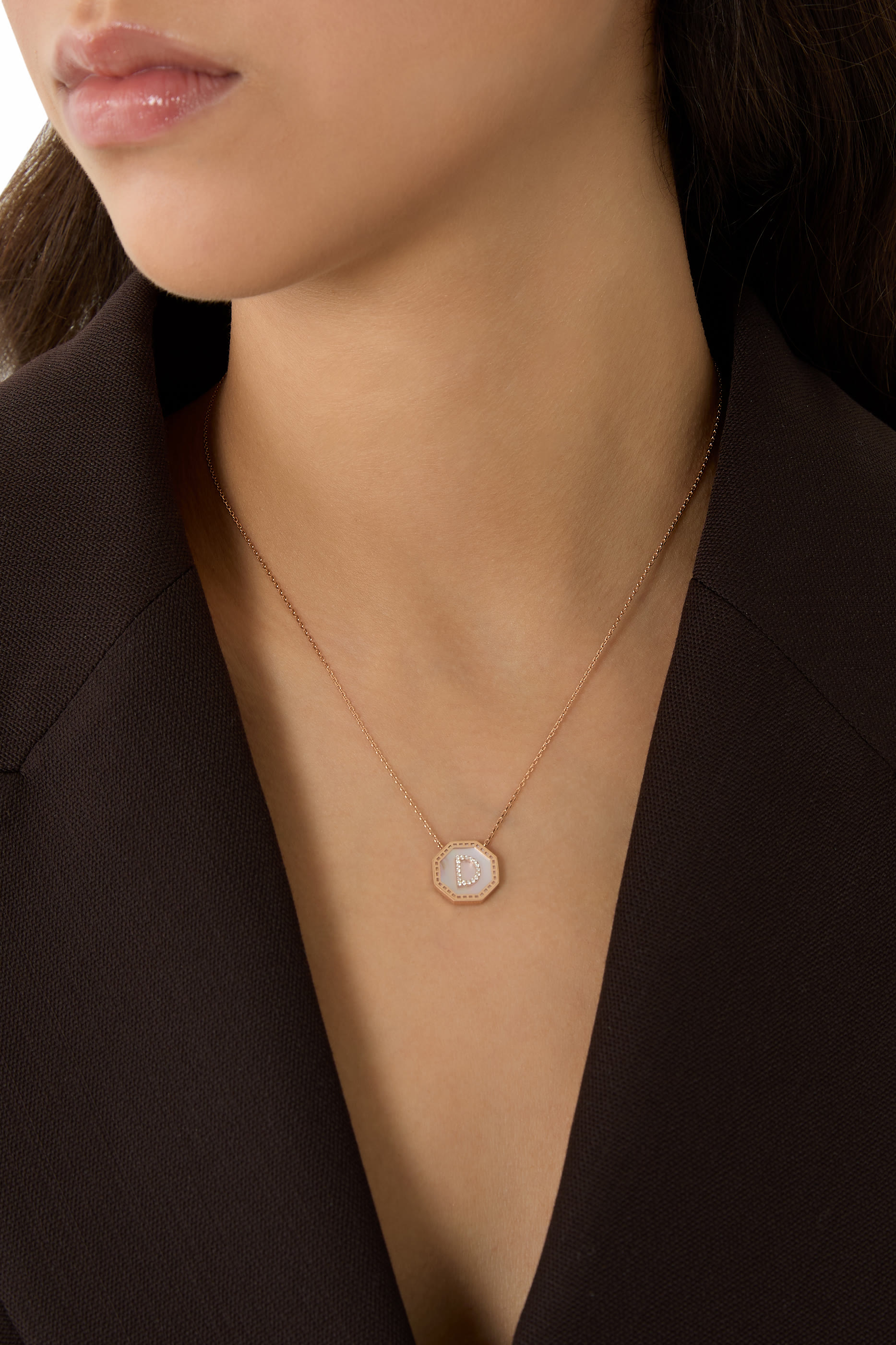 قلادة تراث بدلاية بتصميم حرف D مرصعة بماس، ذهب وردي عيار 18