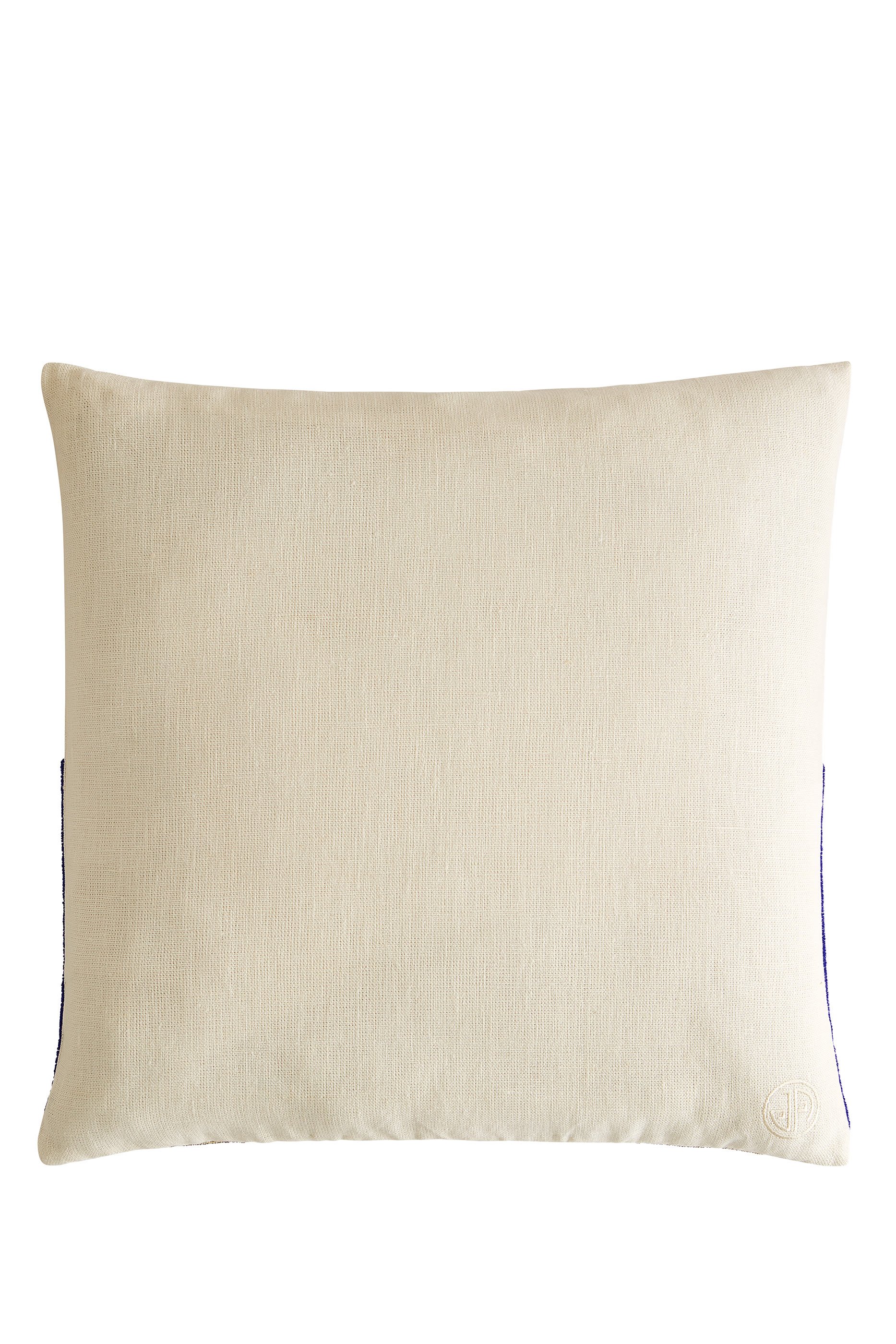 وسادة مزينة بنقشة ببغاء وخرز