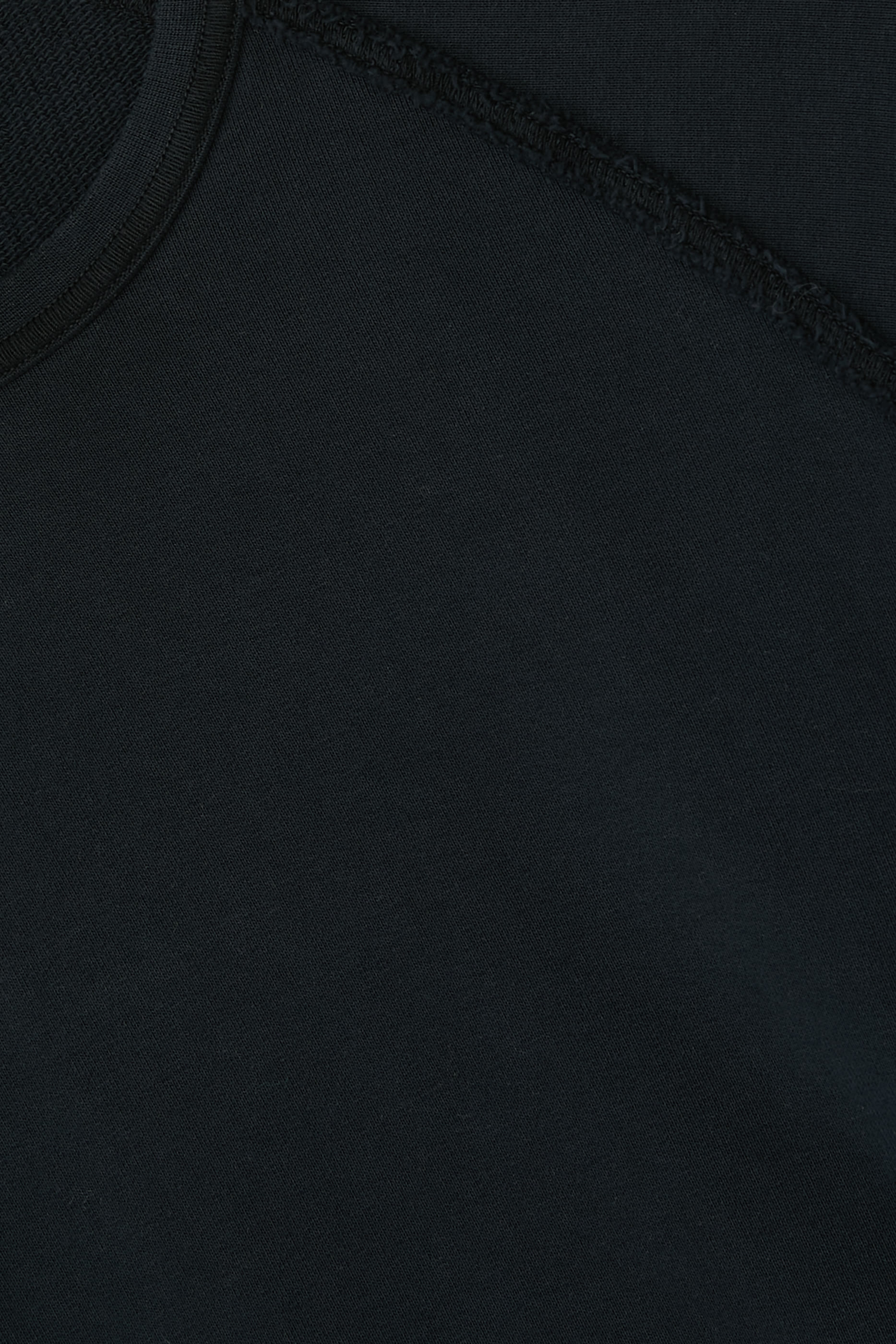 سويت شيرت بشعار الماركة للأطفال