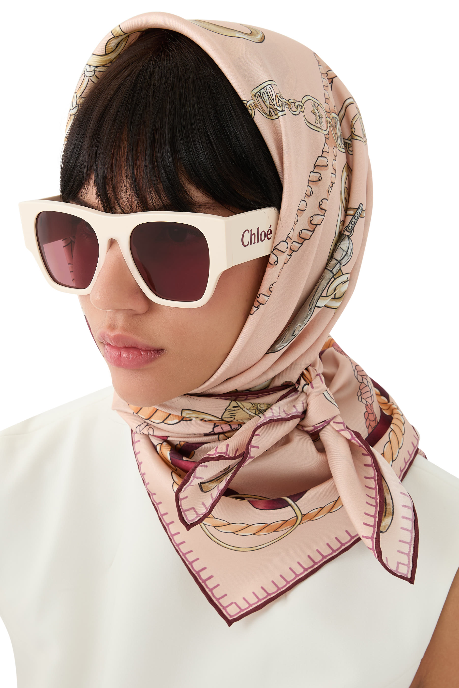 وشاح بتصميم مربع