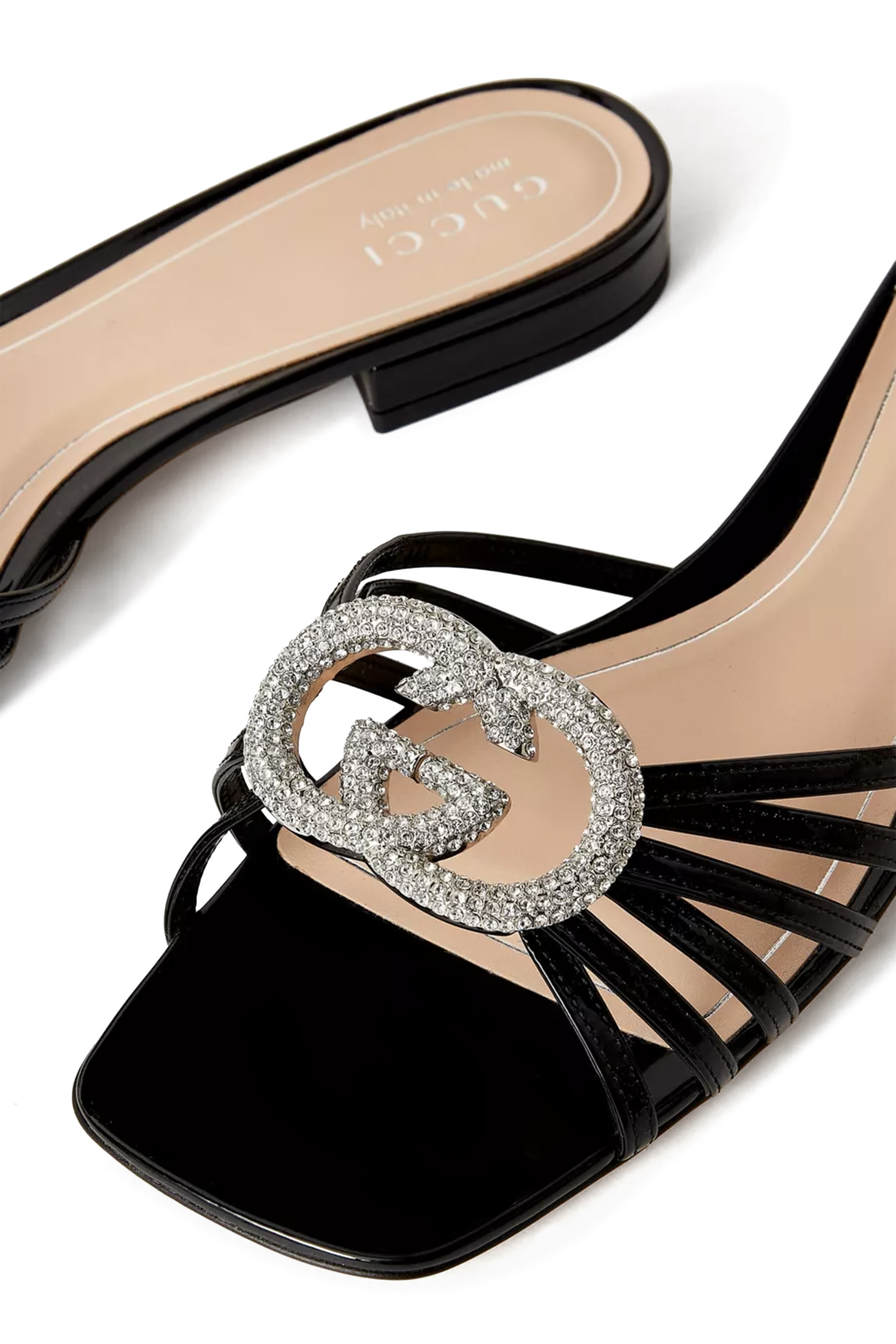 حذاء خفيف بحلية حرفي شعار الماركة مرصعة بكريستال