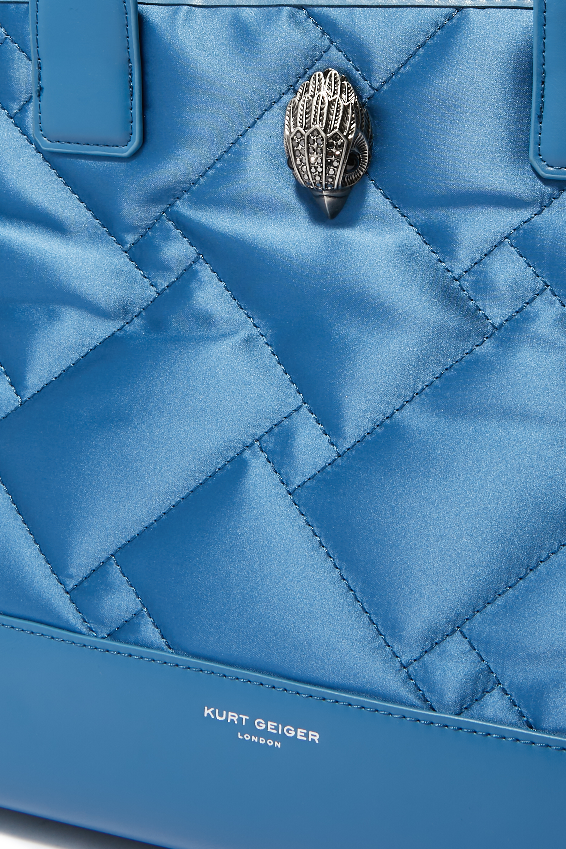 حقيبة يد صغيرة بتصميم مربع نايلون معاد تدويره