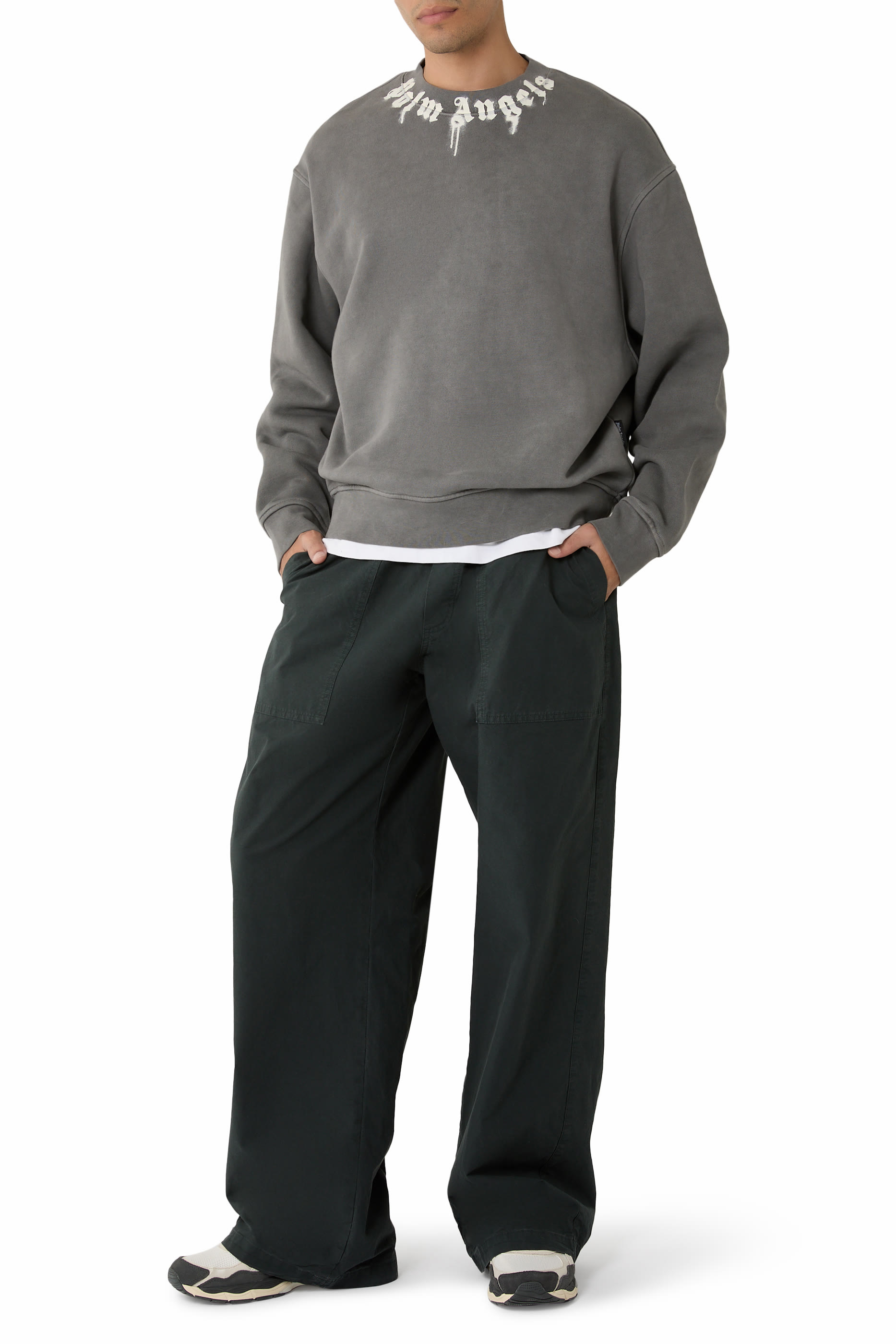 سويت شيرت بياقة ضيقة مزينة بشعار الماركة