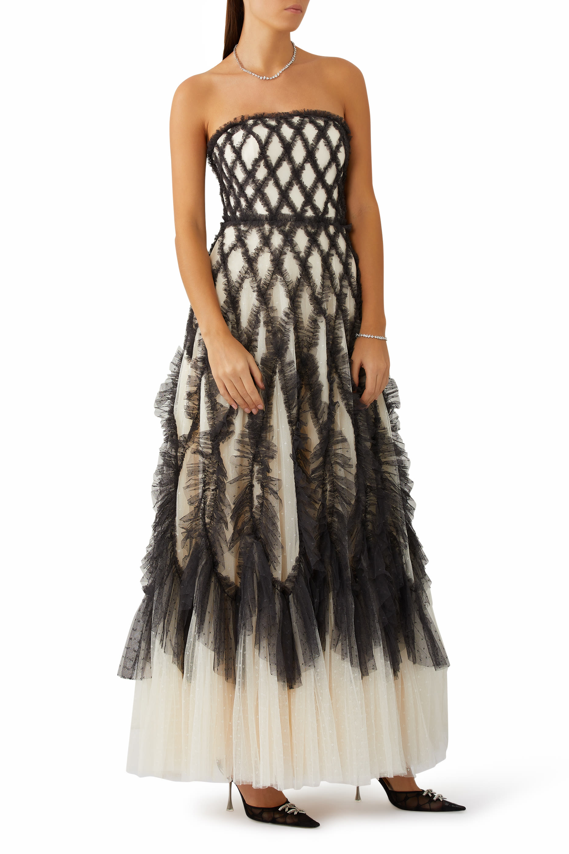 فستان سهرة روزيلا بلا حمالات مزين بكشكش