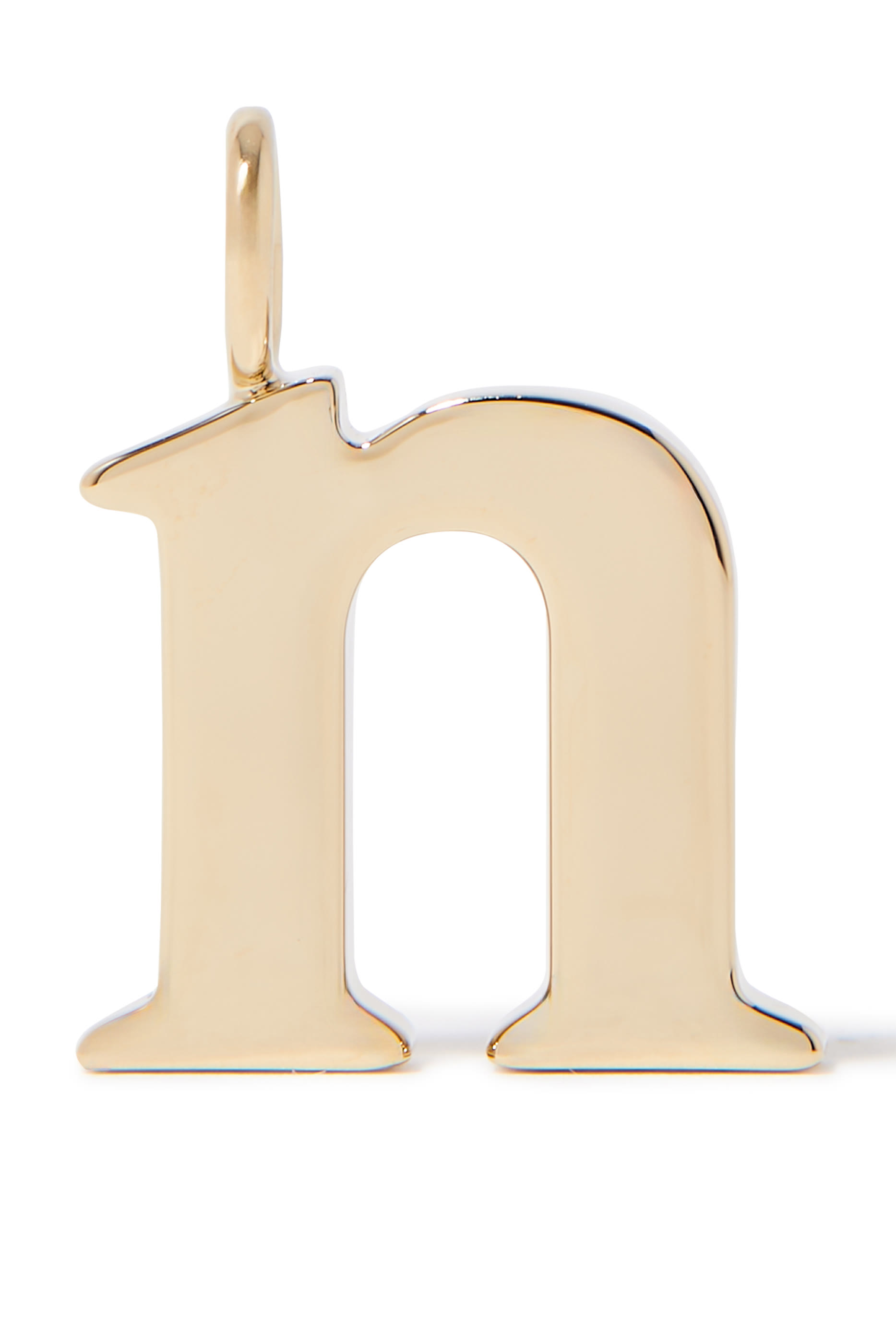 حلية بتصميم حرف n