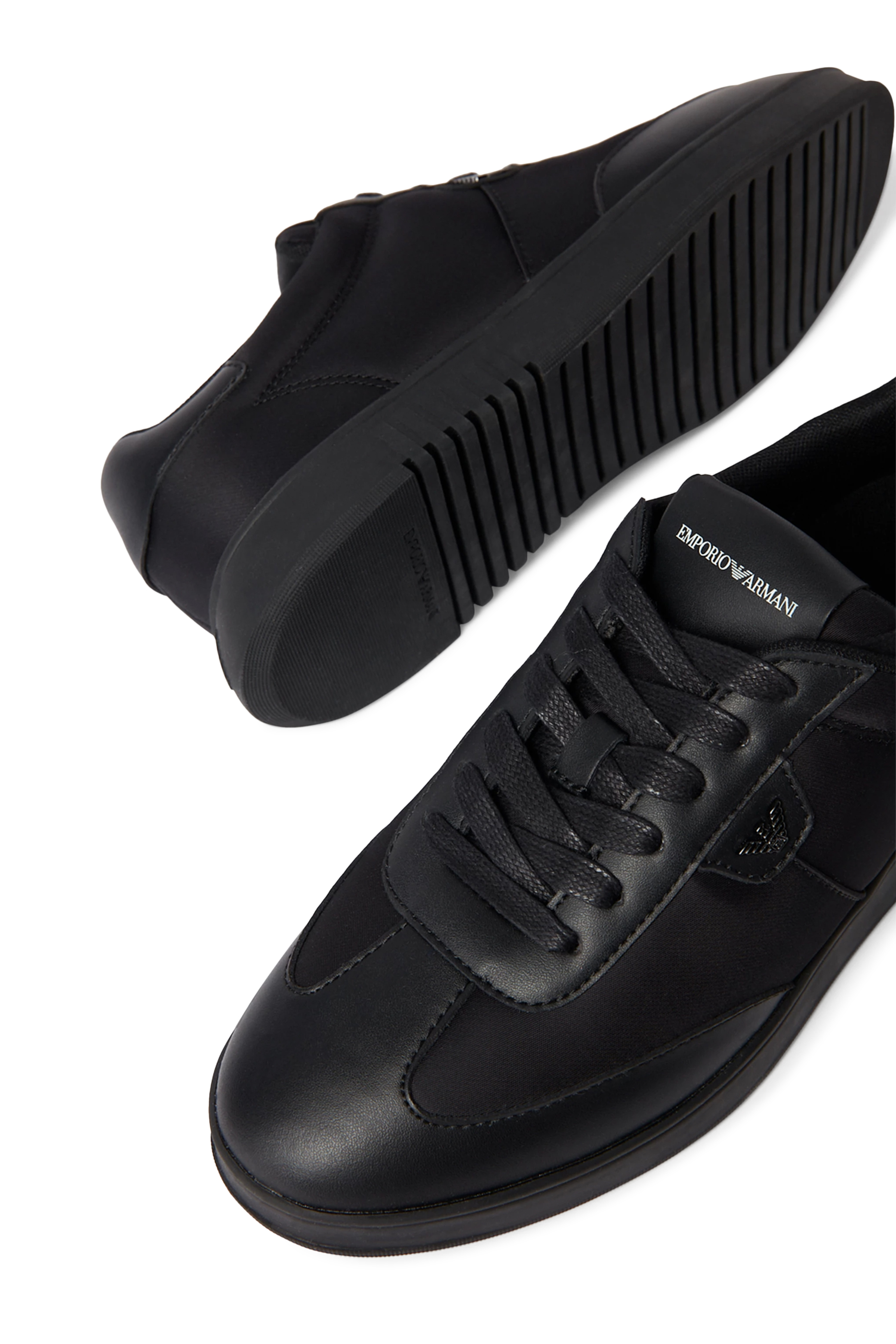 سنيكرز بشعار الماركة