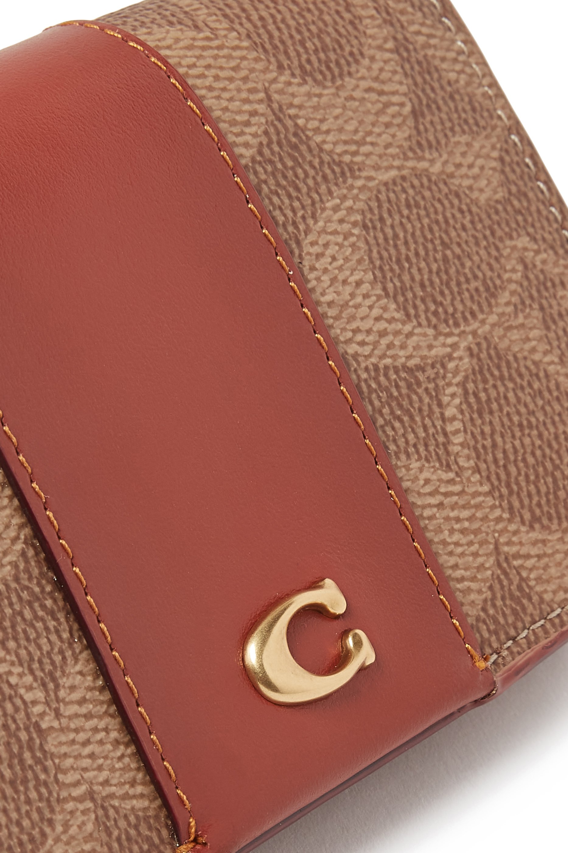 حافظة بطاقات ايسنشال بتصميم رفيع قماش قنب بشعار الماركة