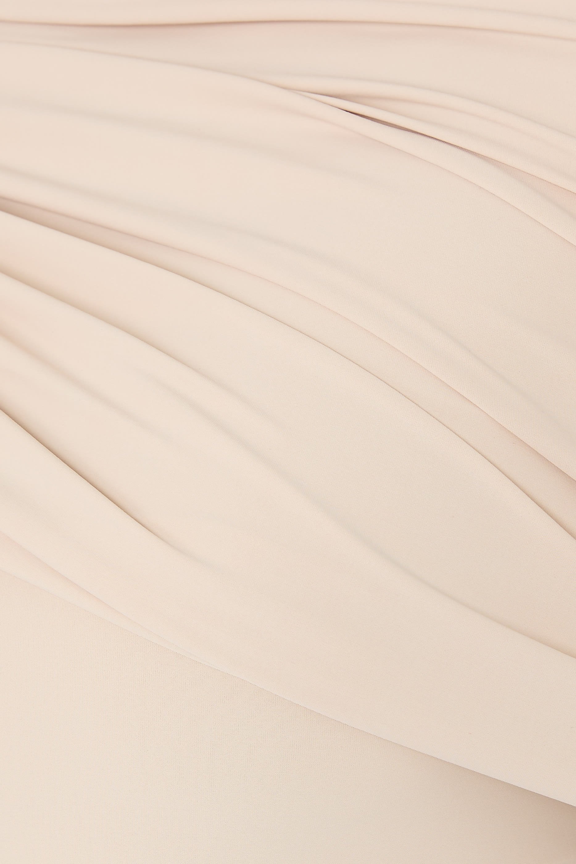 جمبسوت كوبي بأكمام دراماتيك