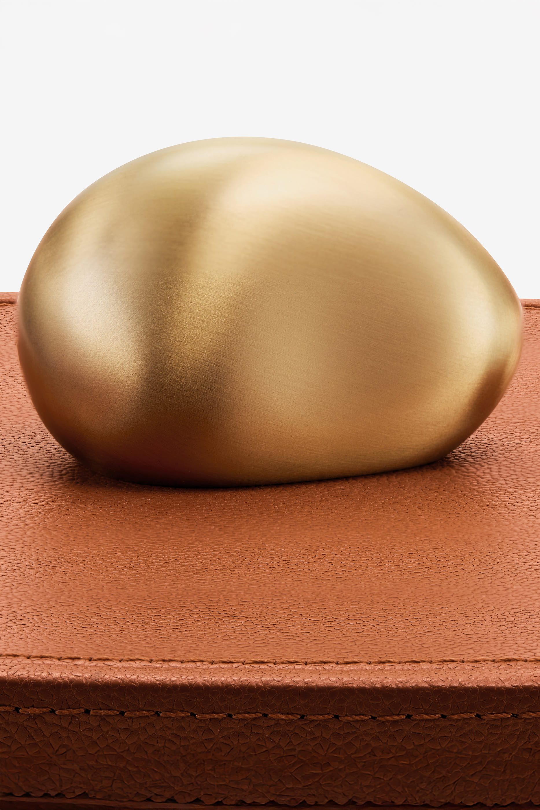 صندوق حلي بارز الملمس