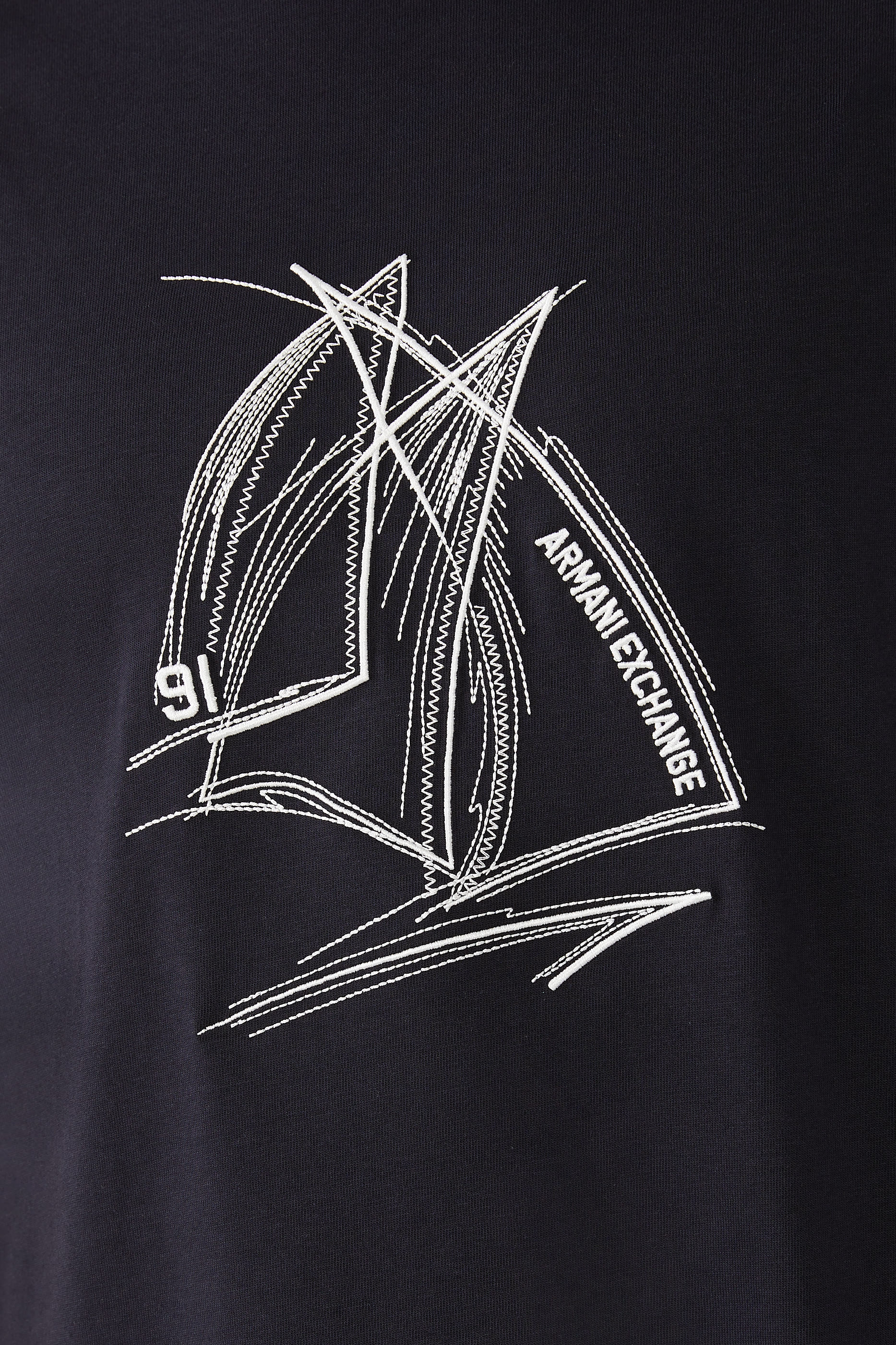 تيشيرت بأكمام قصيرة