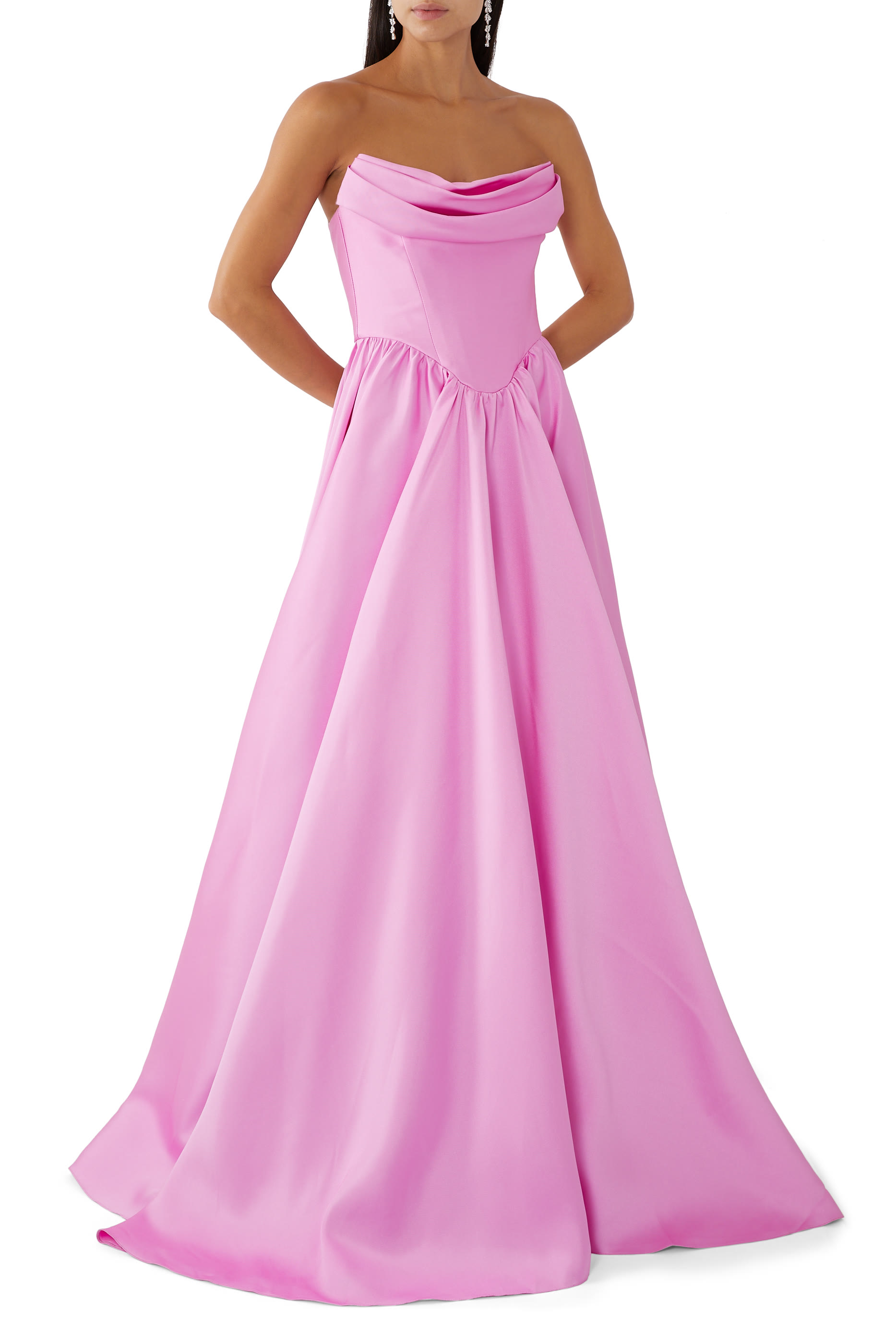 فستان سهرة علياء ميكادو