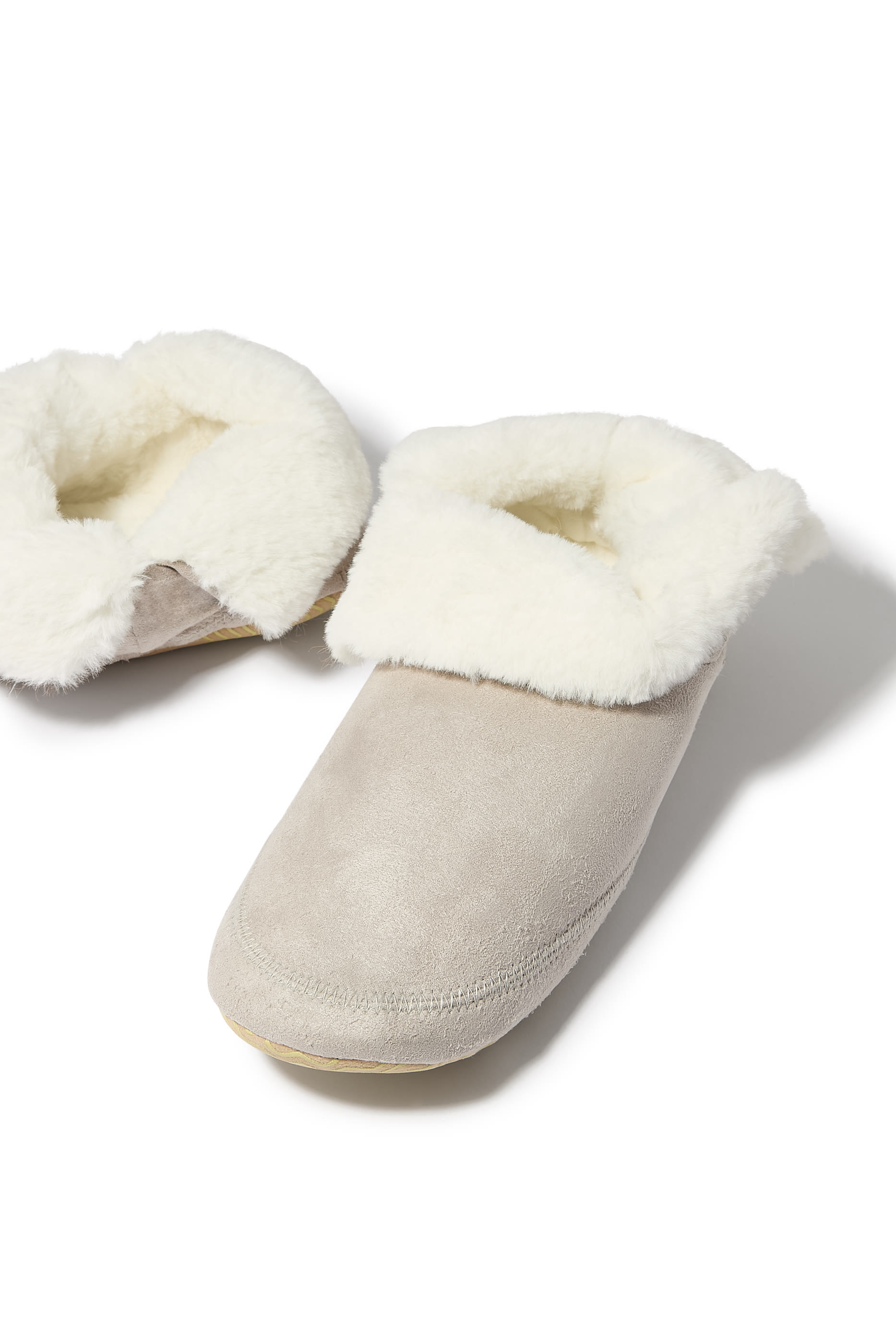 حذاء بوت كوزي بتفاصيل خياطة