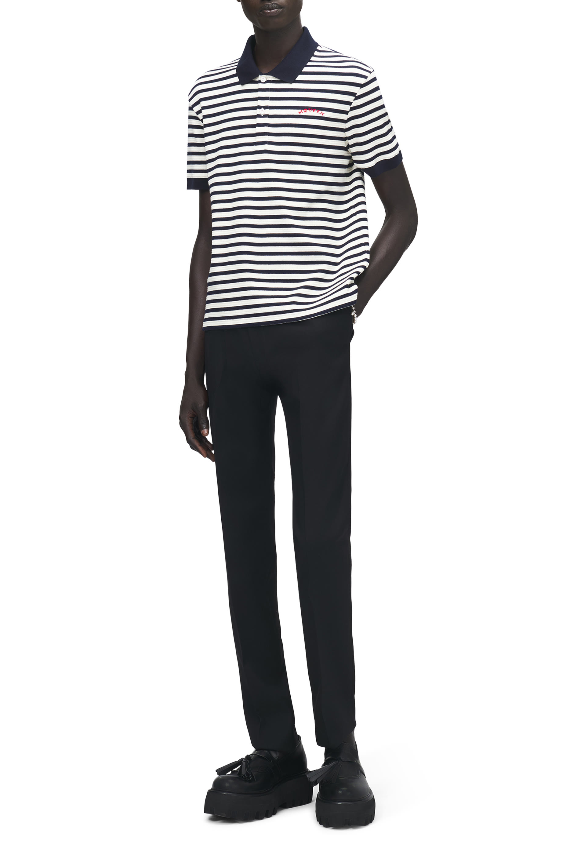 قميص بولو مخطط