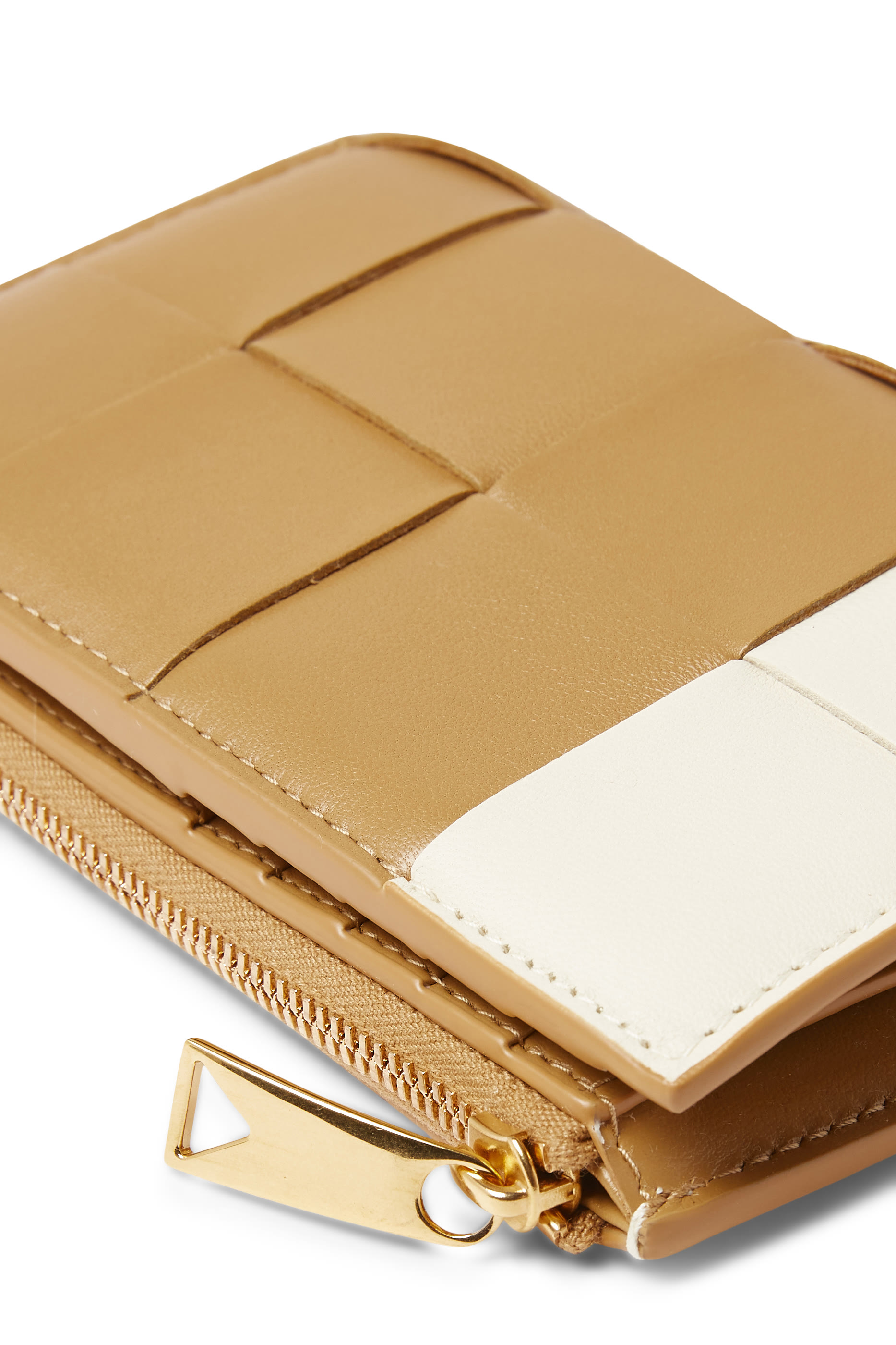 محفظة كاسيت ثنائية الطي بمقاس متوسط