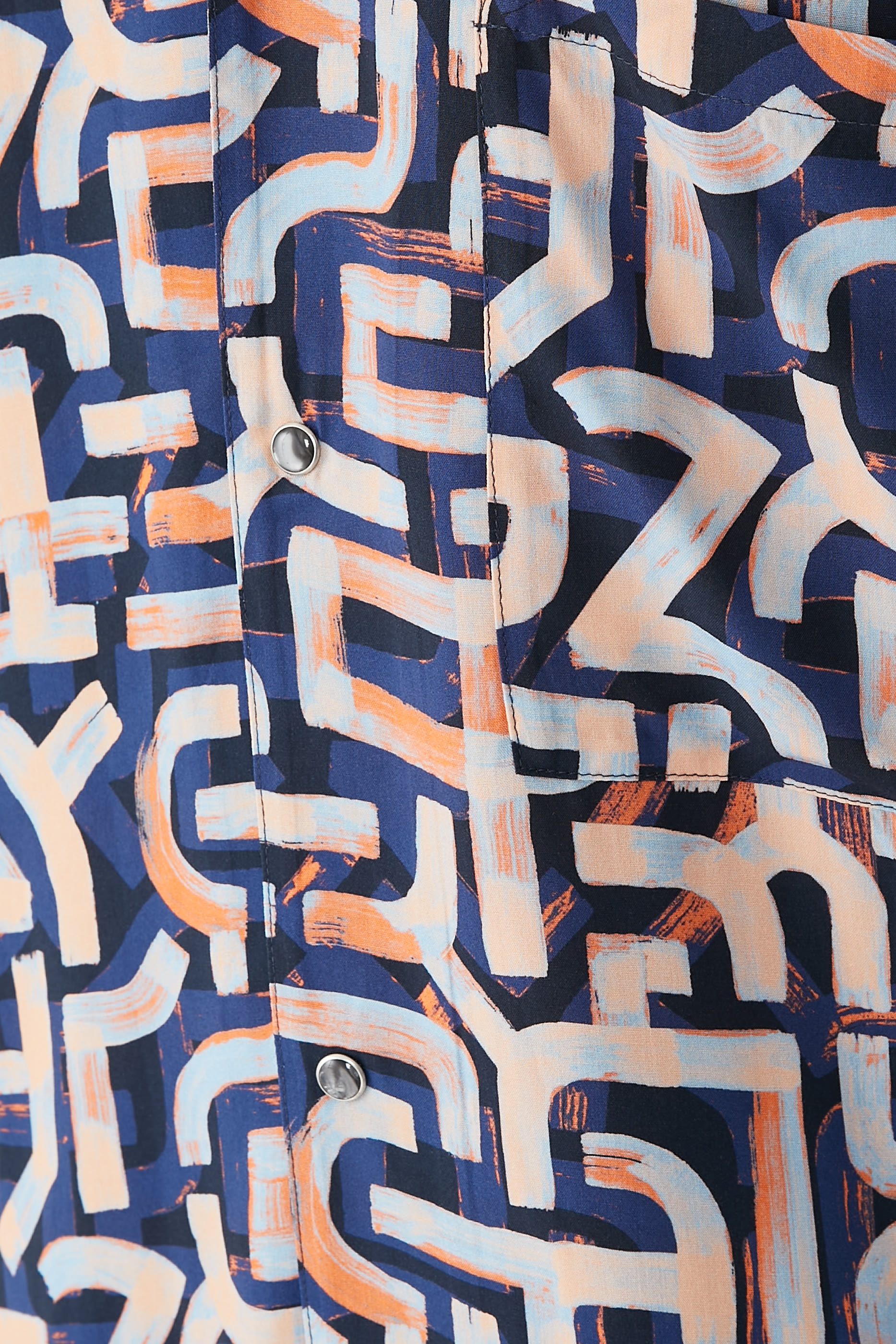 قميص هاواي مزين كليا بطبعة غرافيتي