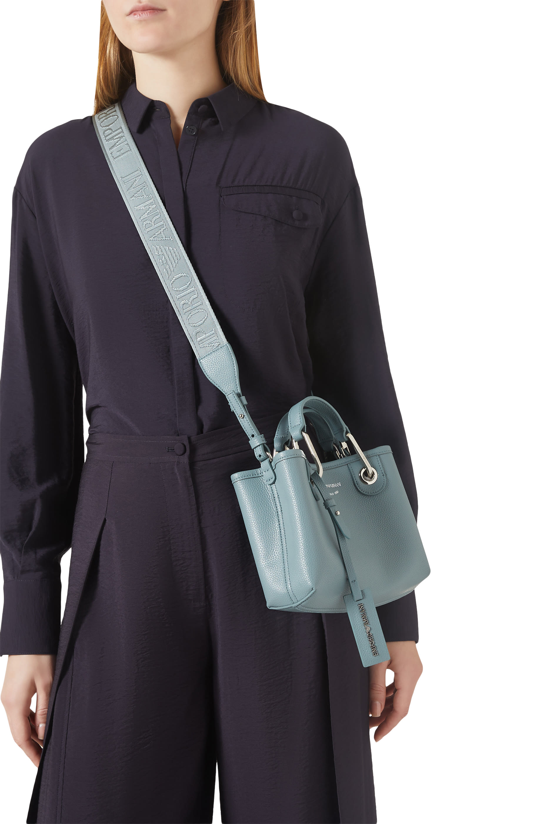 حقيبة يد صغيرة بنقشة شعار الماركة