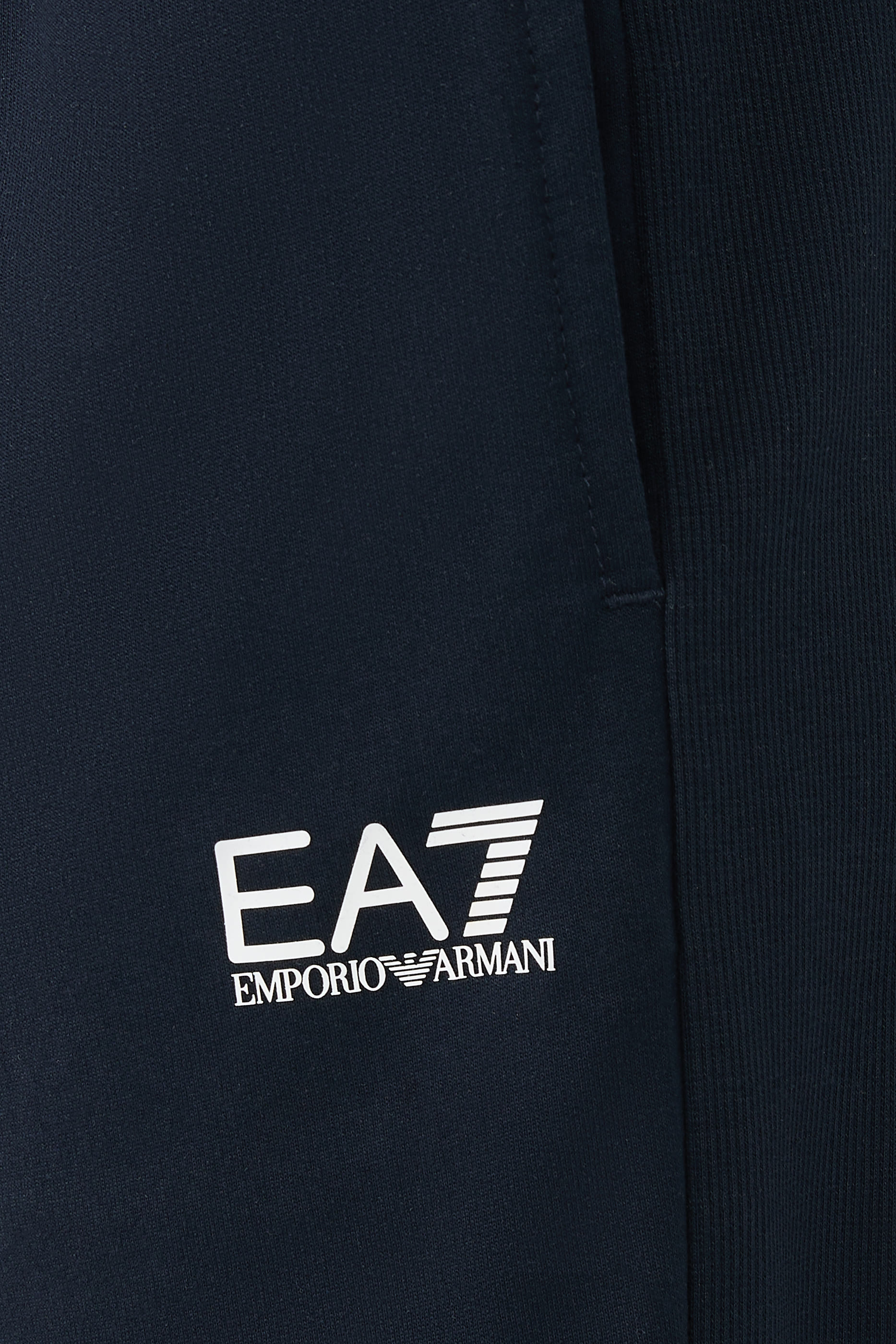 بنطال رياضي بشعار الماركة