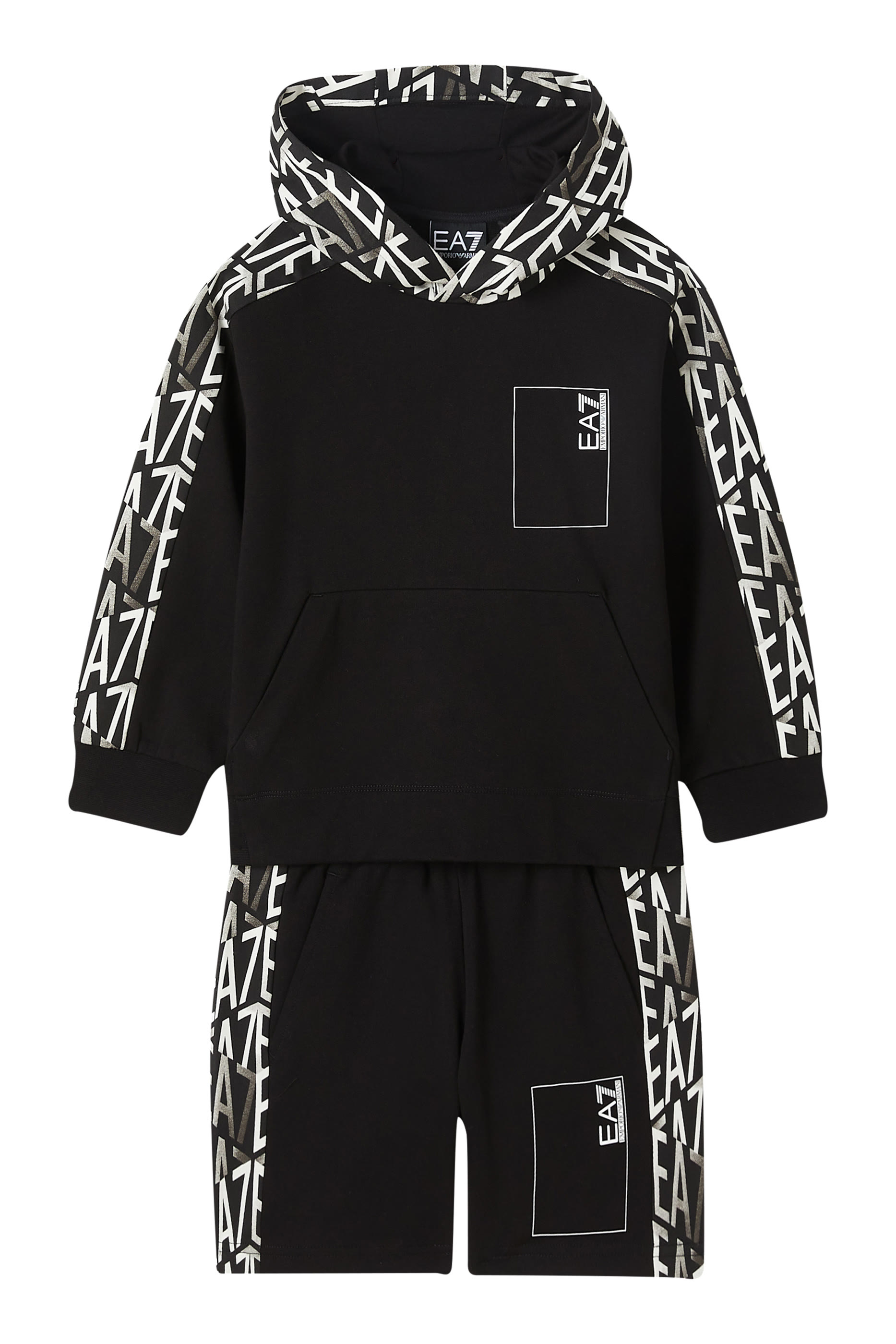 شورت بشعار الماركة للأطفال