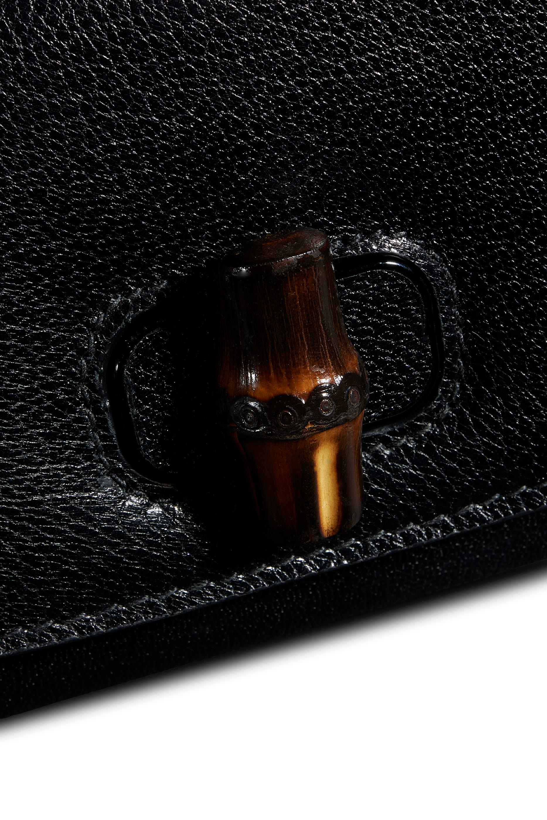 محفظة طويلة بتفاصيل بامبو