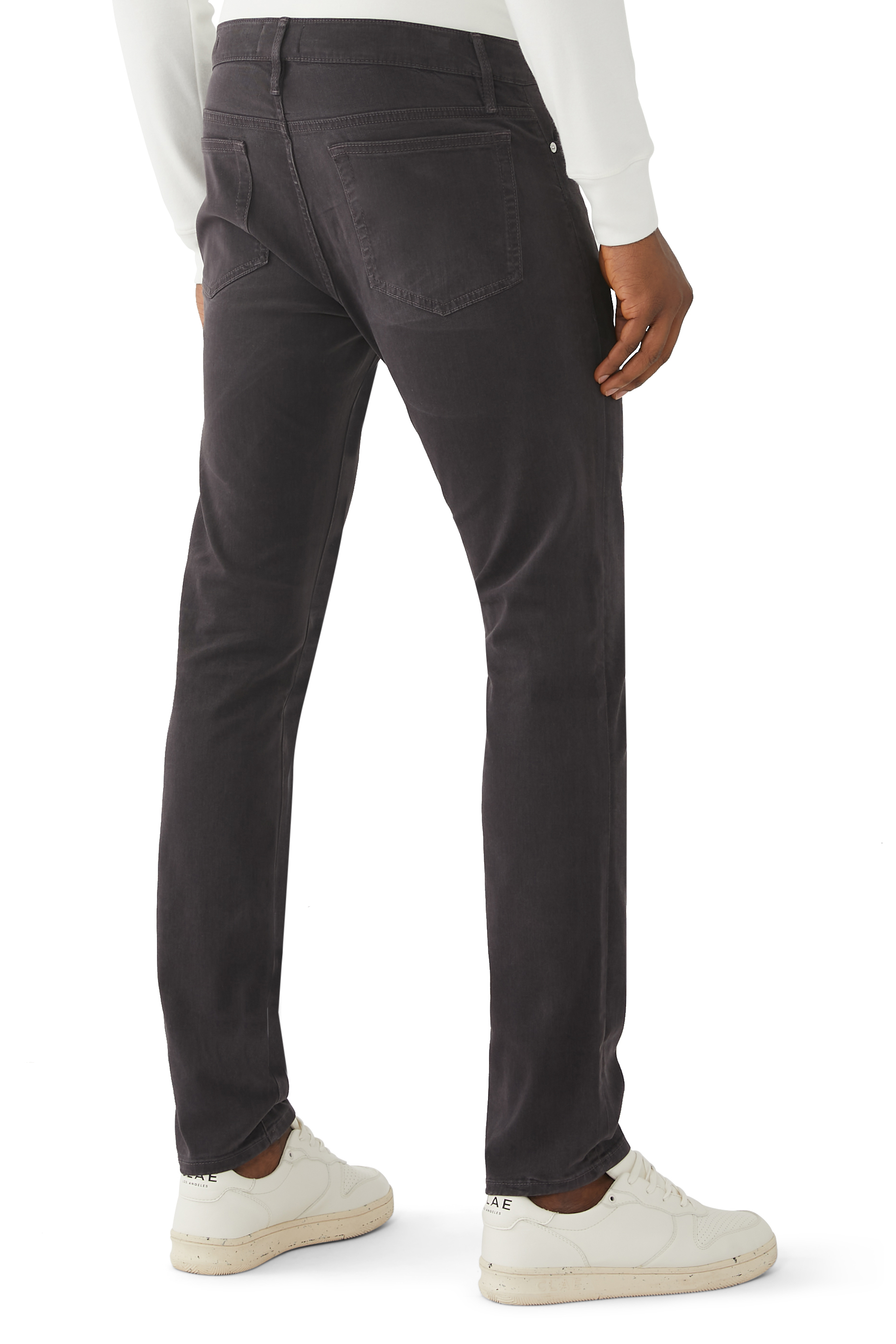 بنطال جينز لوم بقصة ضيقة