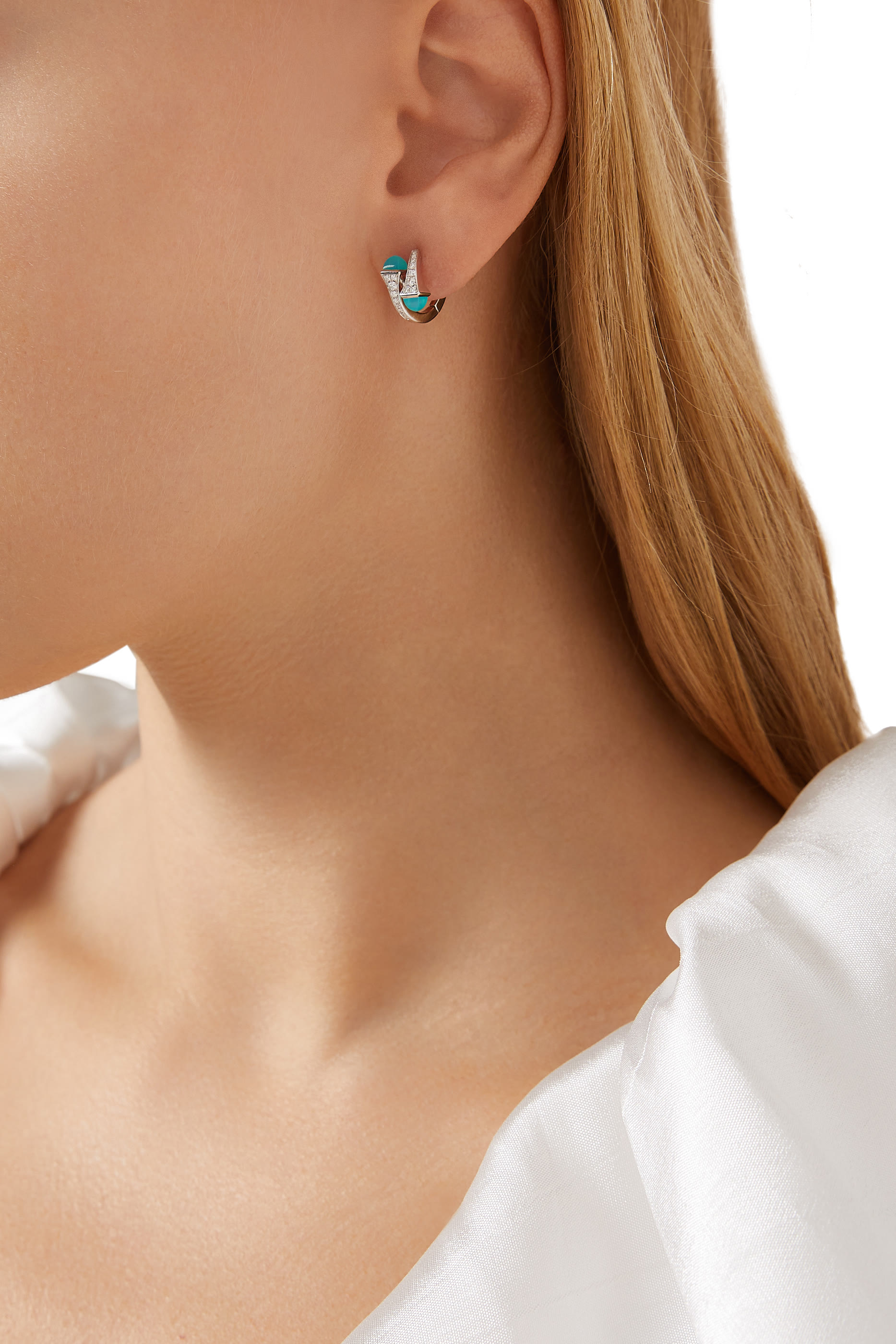 أقراط كليو مرصعة بكالسيدوني أزرق