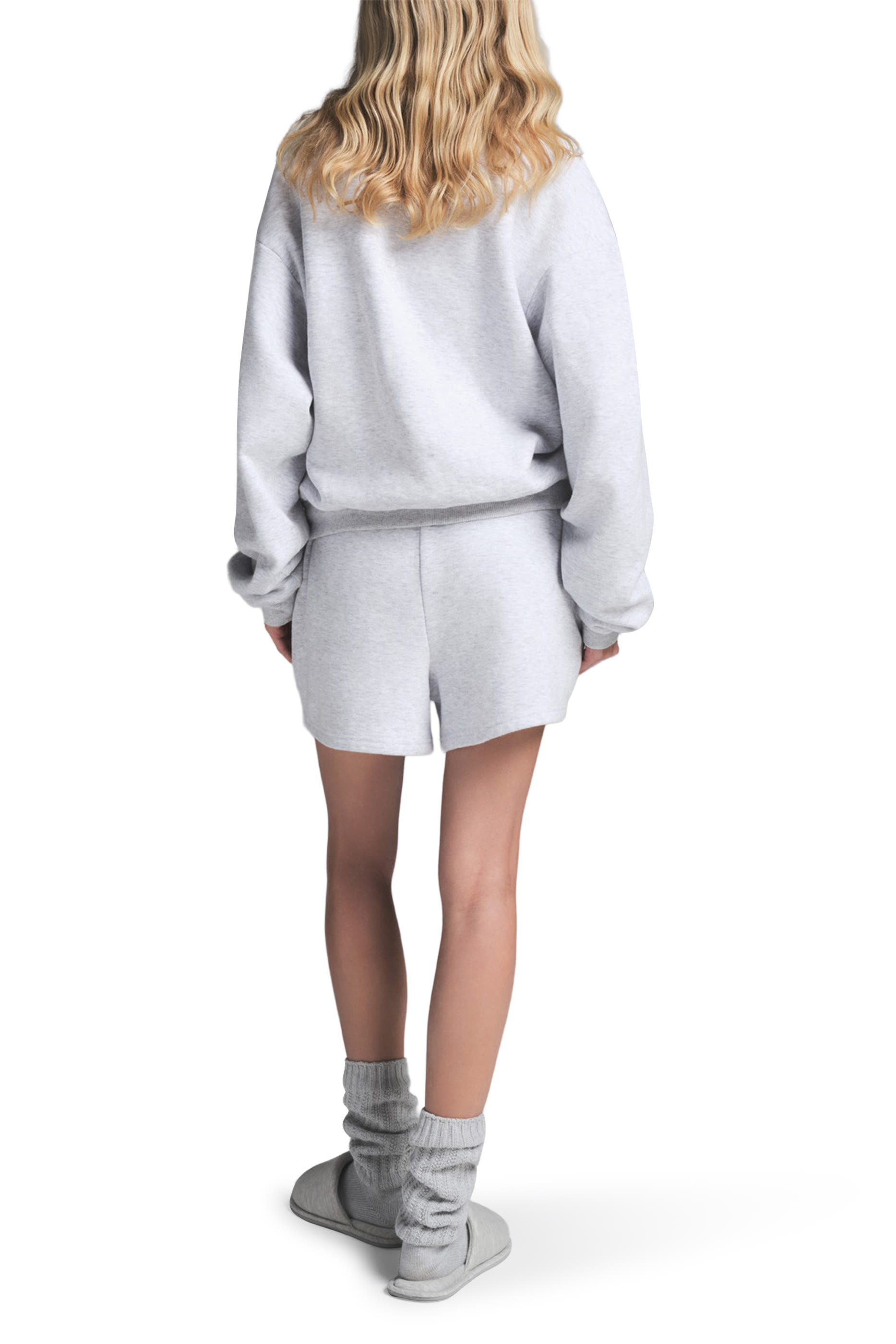 سويت شيرت كلاسيكي بياقة ضيقة صوف وقطن