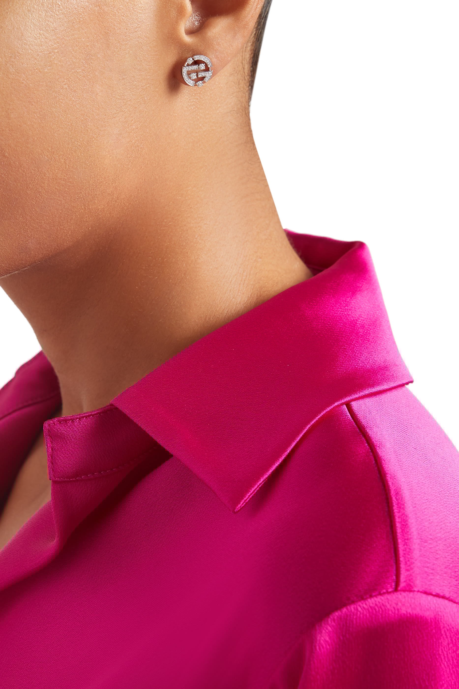 أقراط أفنيوز مرصعة بالماس ذهب أبيض عيار 18