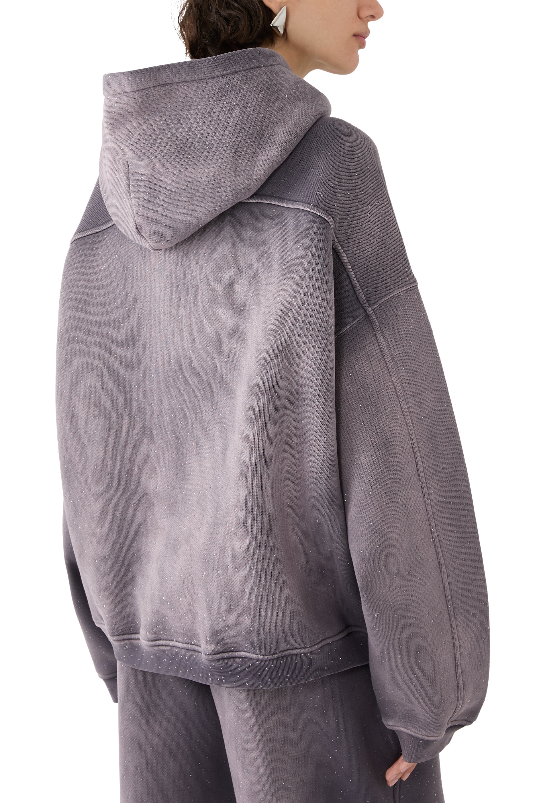 هودي مزين بتفاصيل لامعة