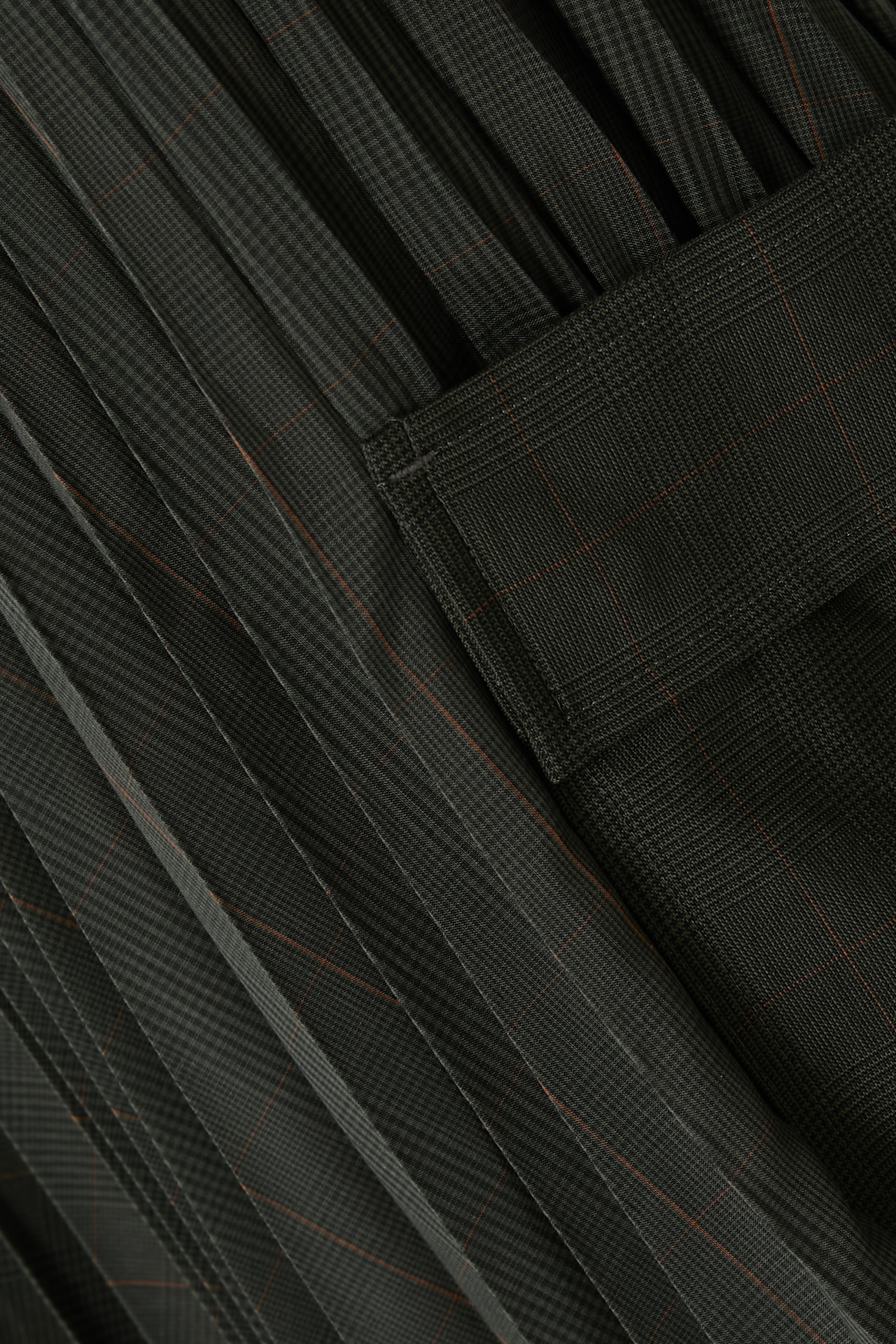 تنورة جلين بنقشة مربعات وطيات