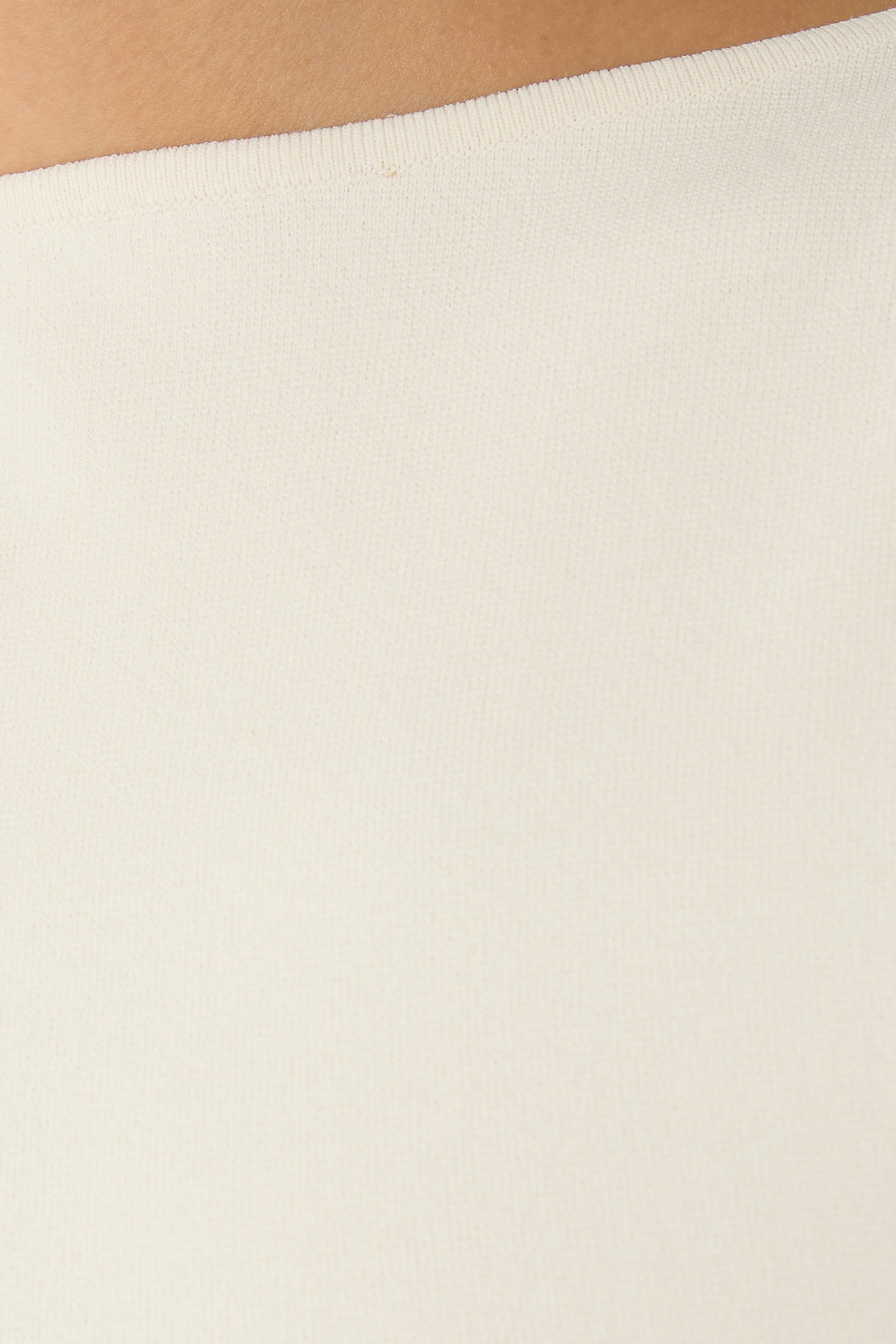 بلوزة بياقة قارب