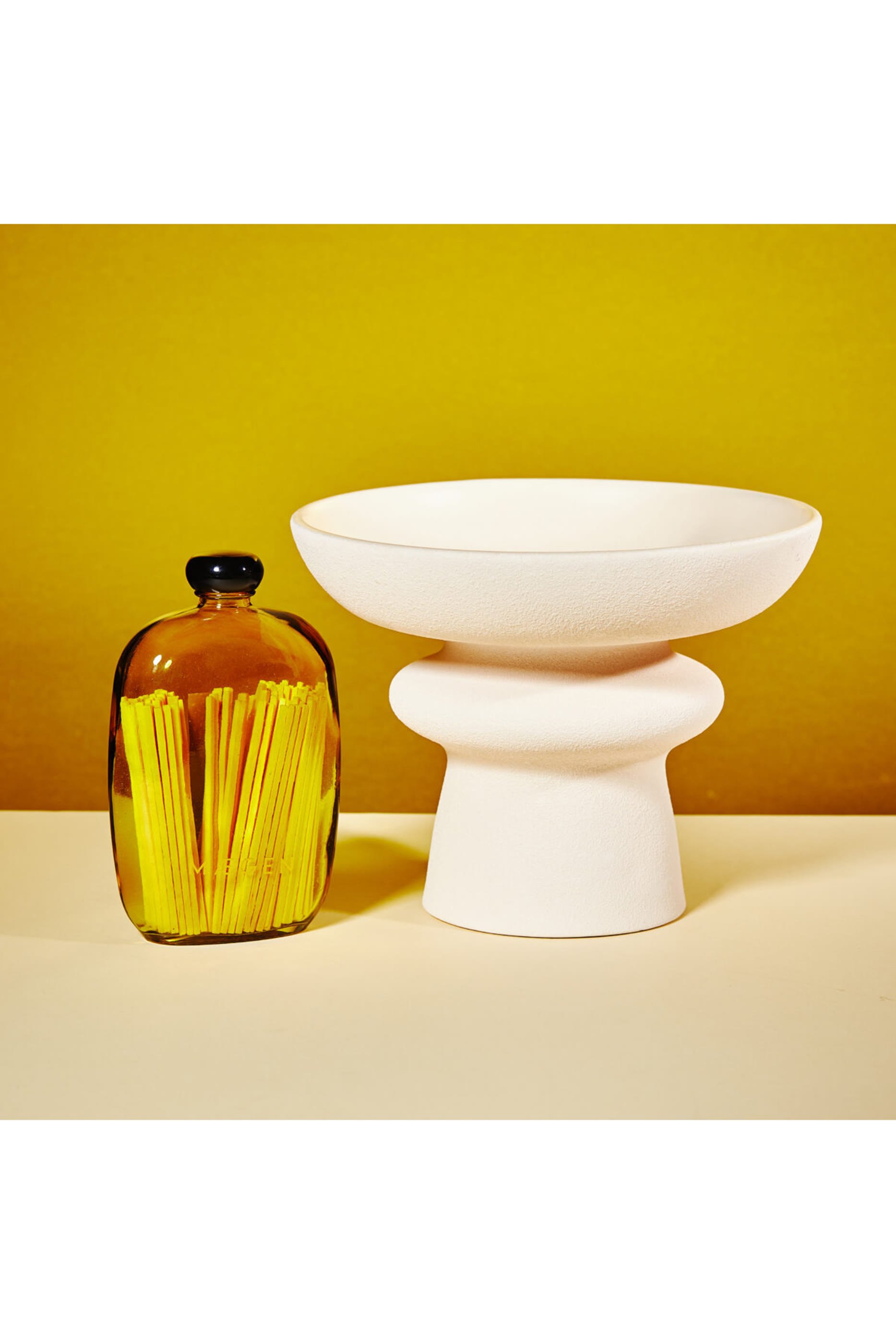 وعاء أعواد ثقاب بتصميم كروي