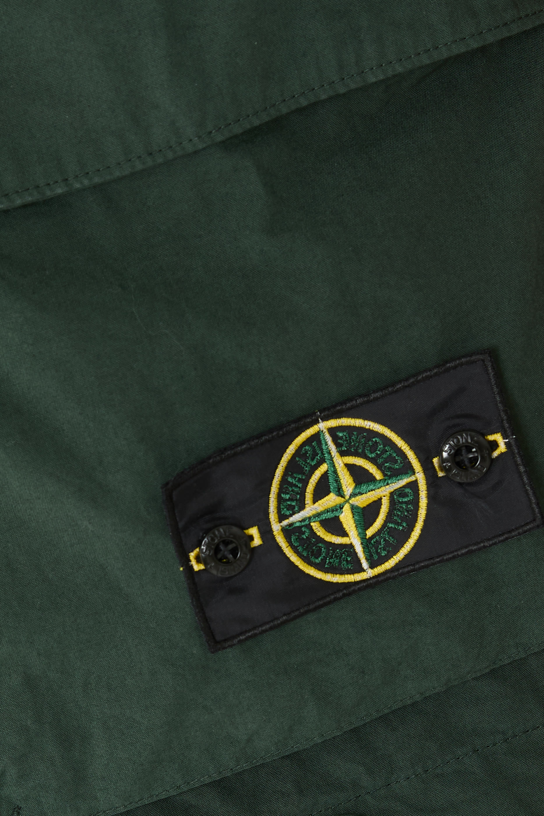 فيست بتصميم عملي بجيوب وقماش مقاوم للماء